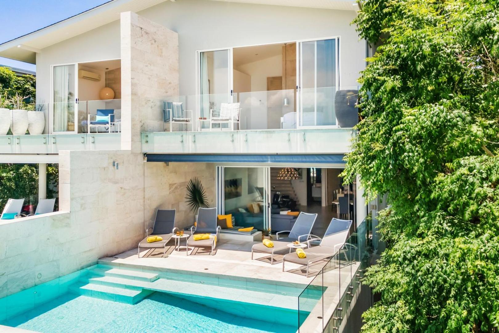 Beachside Vespa: Oceanfront Retreat With Mountain Views Villa *