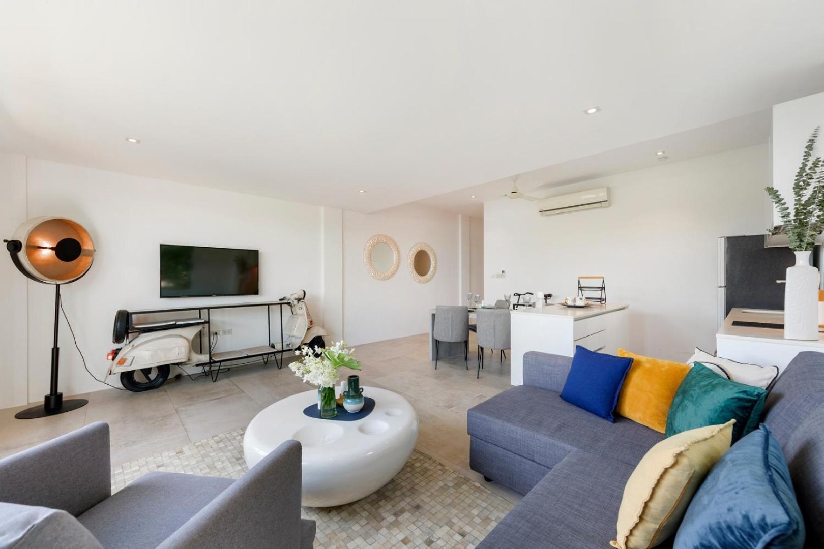 Villa Beachside Vespa: Oceanfront Retreat With Mountain Views *