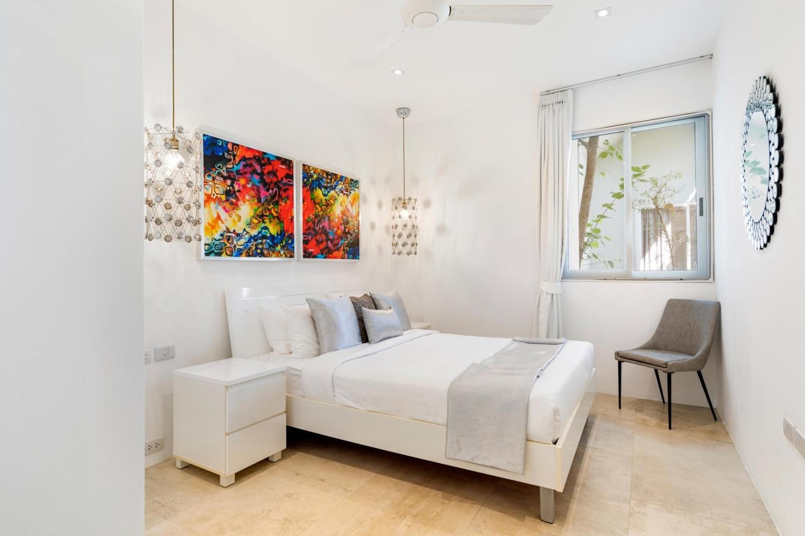 Villa Beachside Vespa: Oceanfront Retreat With Mountain Views