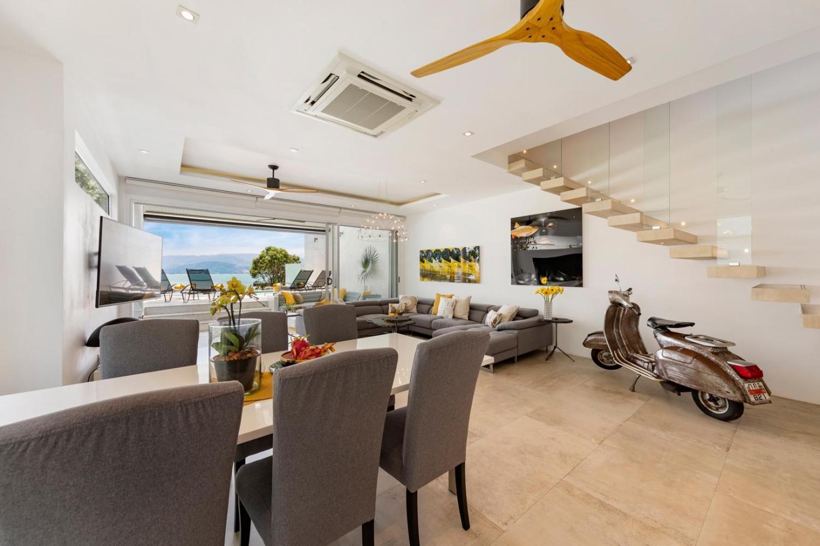 Villa Beachside Vespa: Oceanfront Retreat With Mountain Views Amphoe Koksamui
