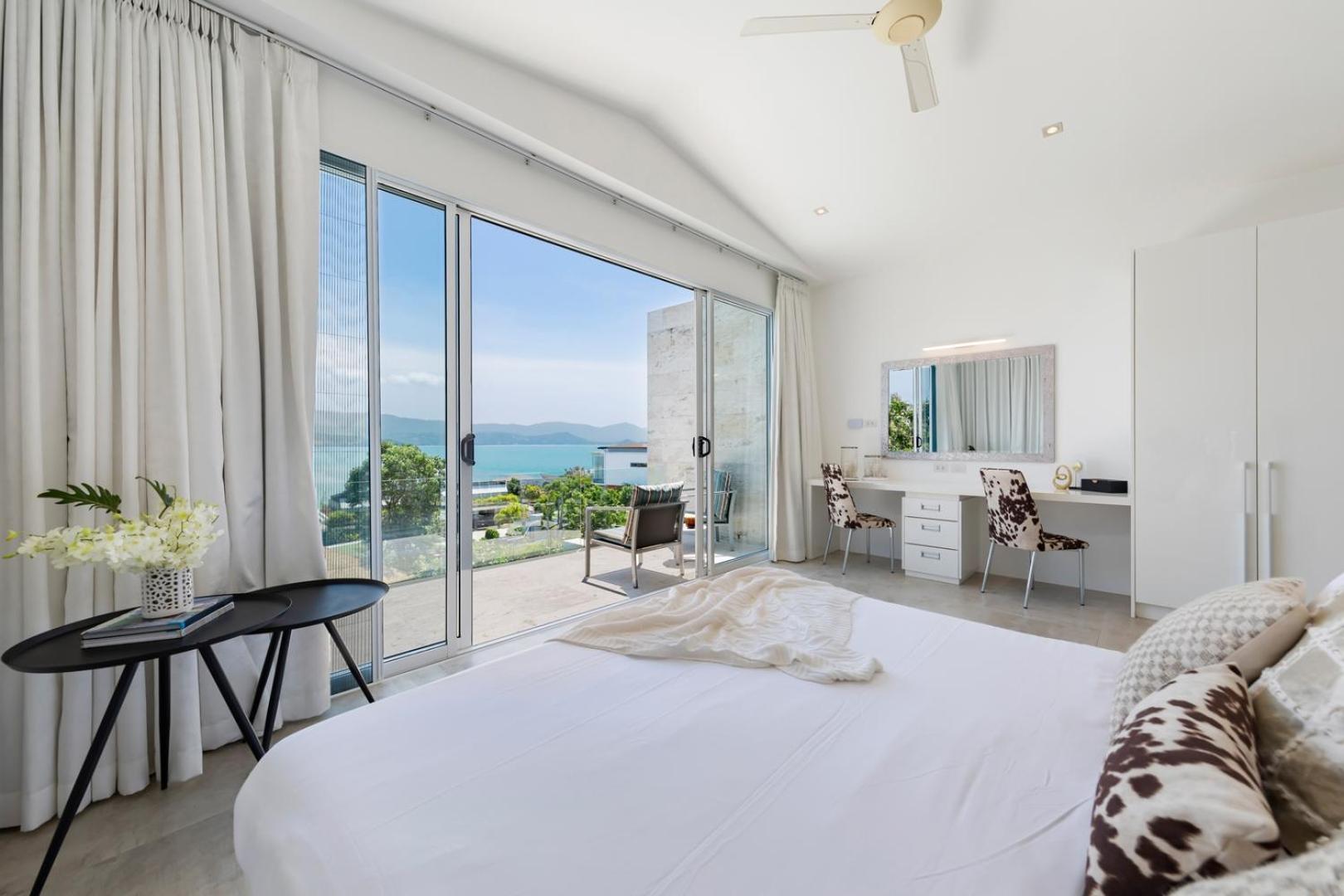 Beachside Vespa: Oceanfront Retreat With Mountain Views Villa Amphoe Koksamui