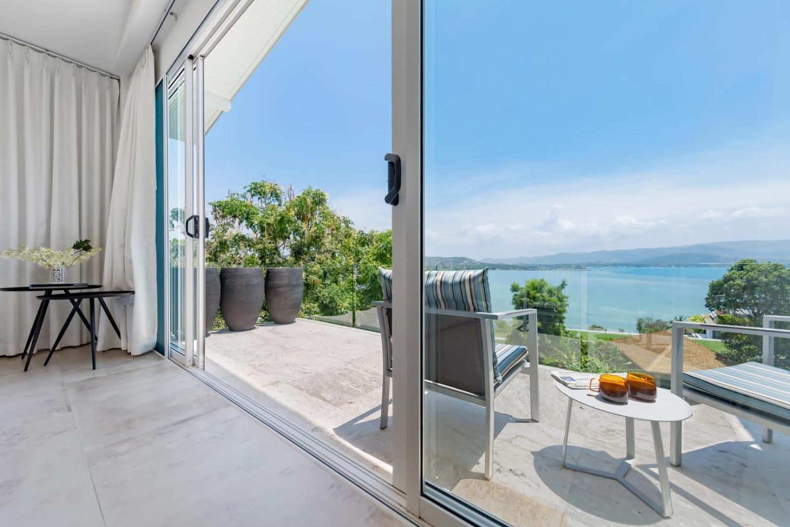 Villa Beachside Vespa: Oceanfront Retreat With Mountain Views Amphoe Koksamui