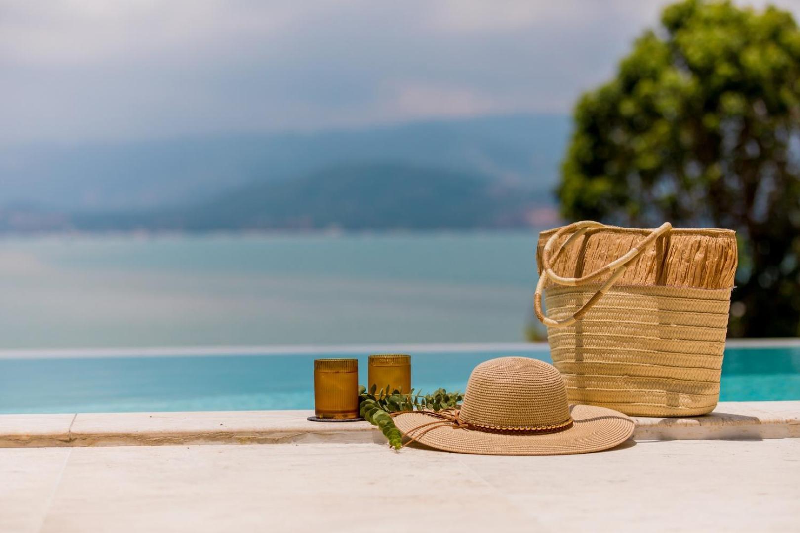 Villa Beachside Vespa: Oceanfront Retreat With Mountain Views Amphoe Koksamui