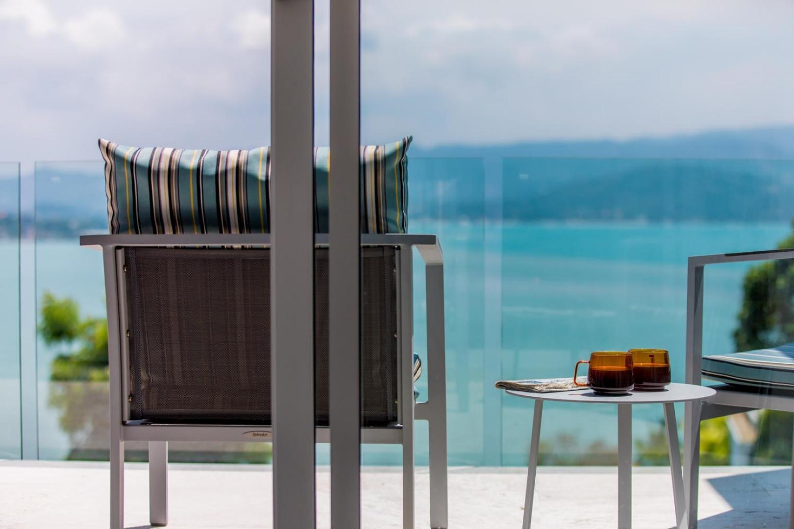 Beachside Vespa: Oceanfront Retreat With Mountain Views * Amphoe Koksamui