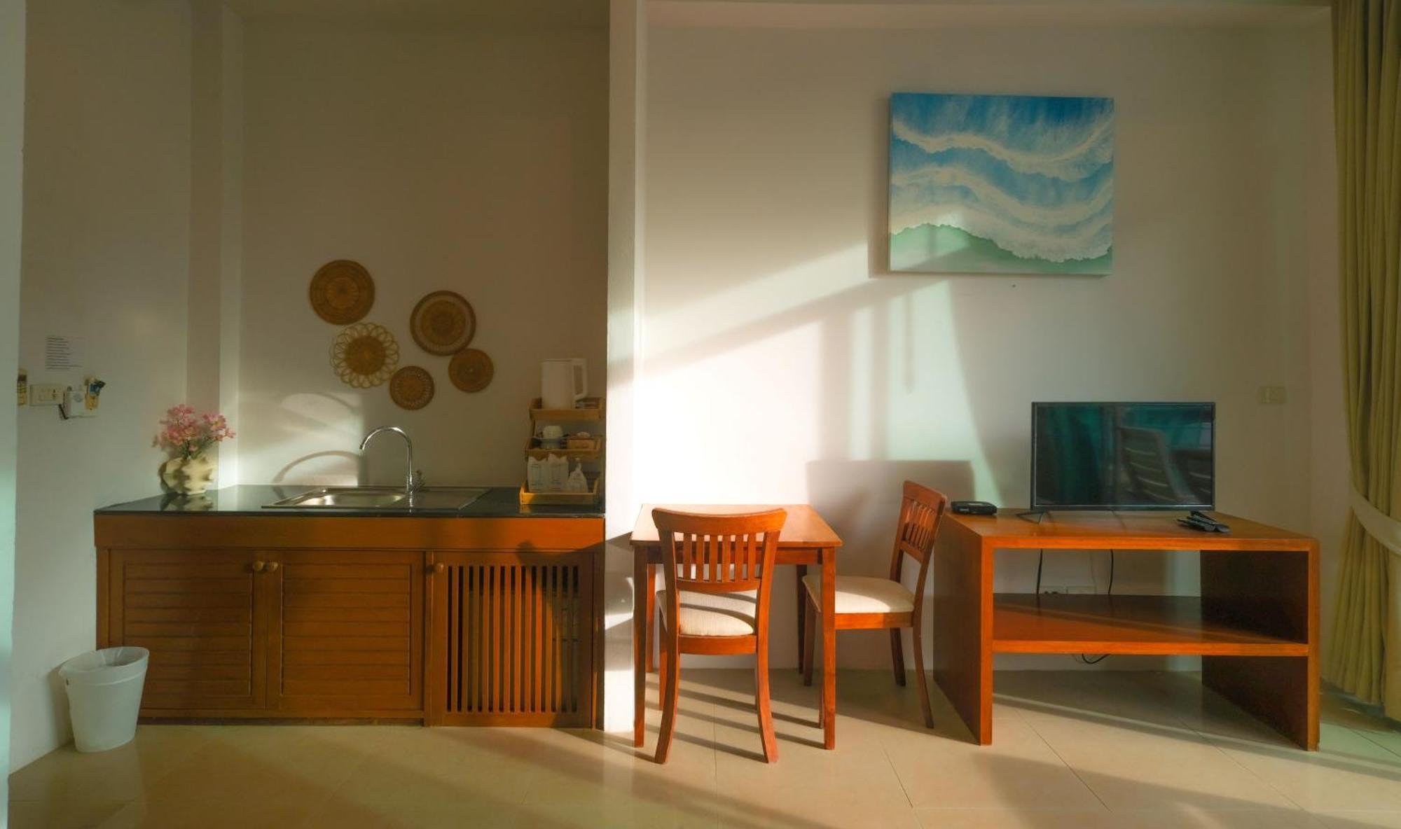 Hotel Smile Samui Front 4*
