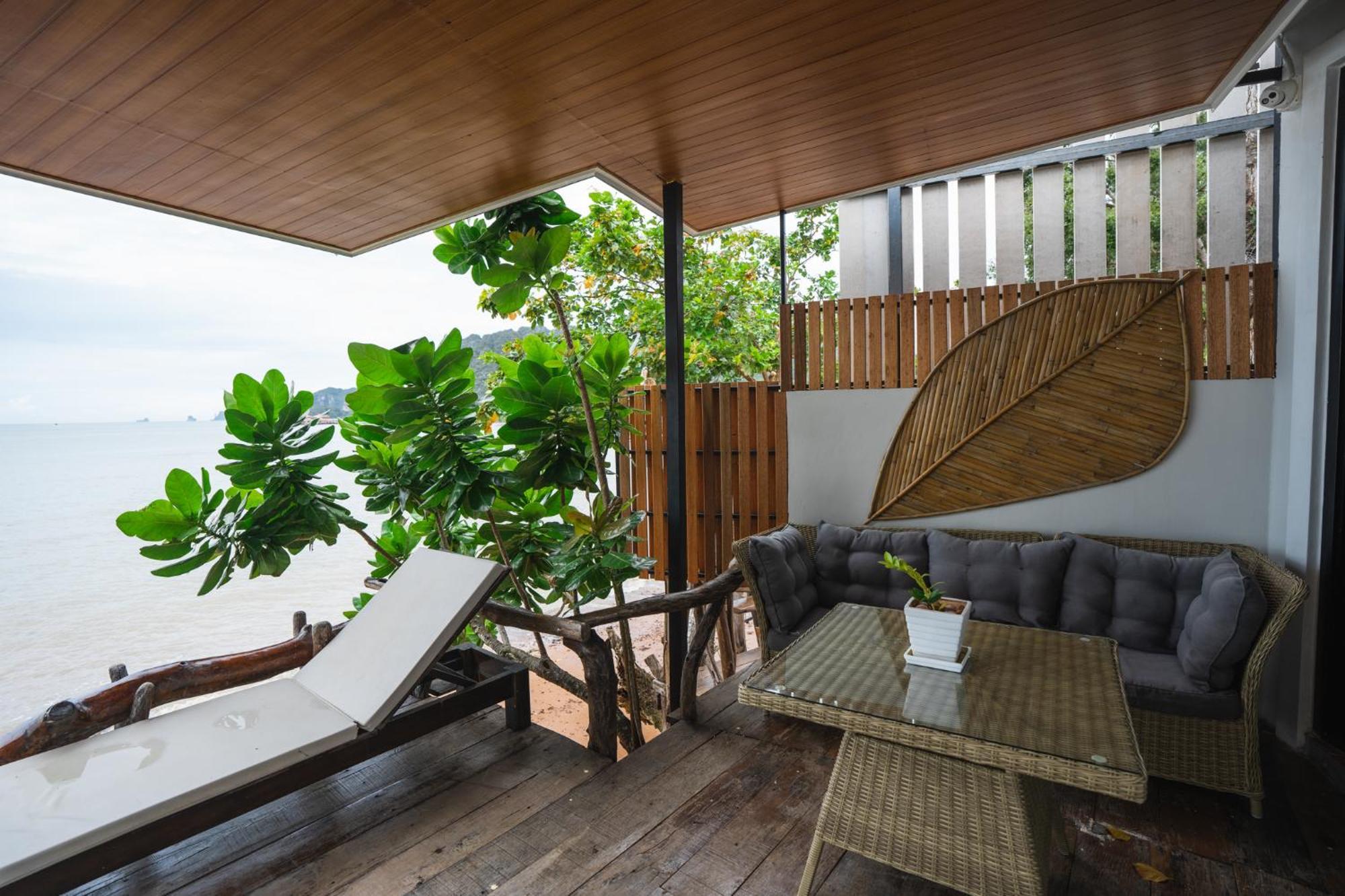 Beachhouse Pool Krabi