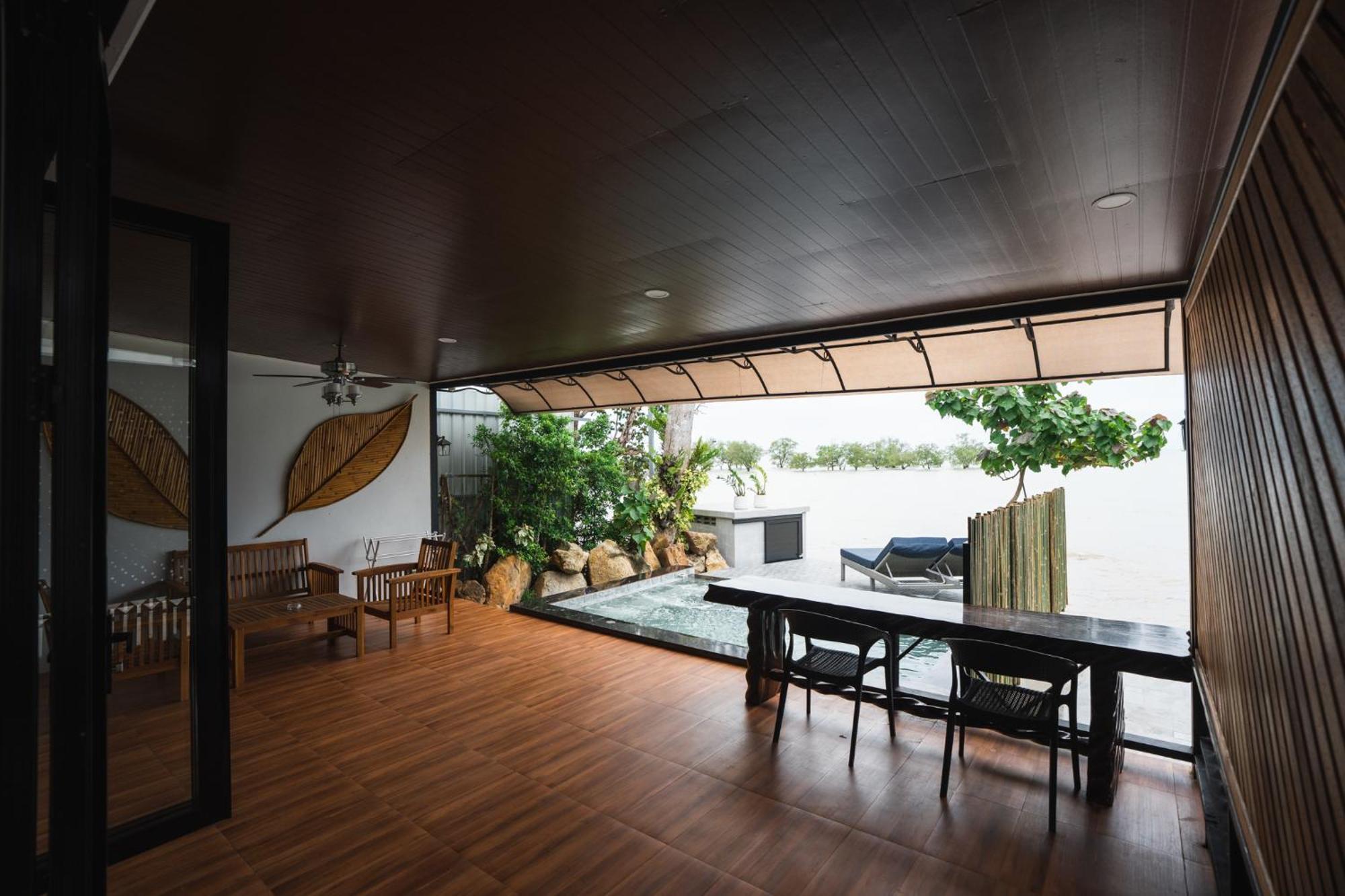 Beachhouse Pool Villa