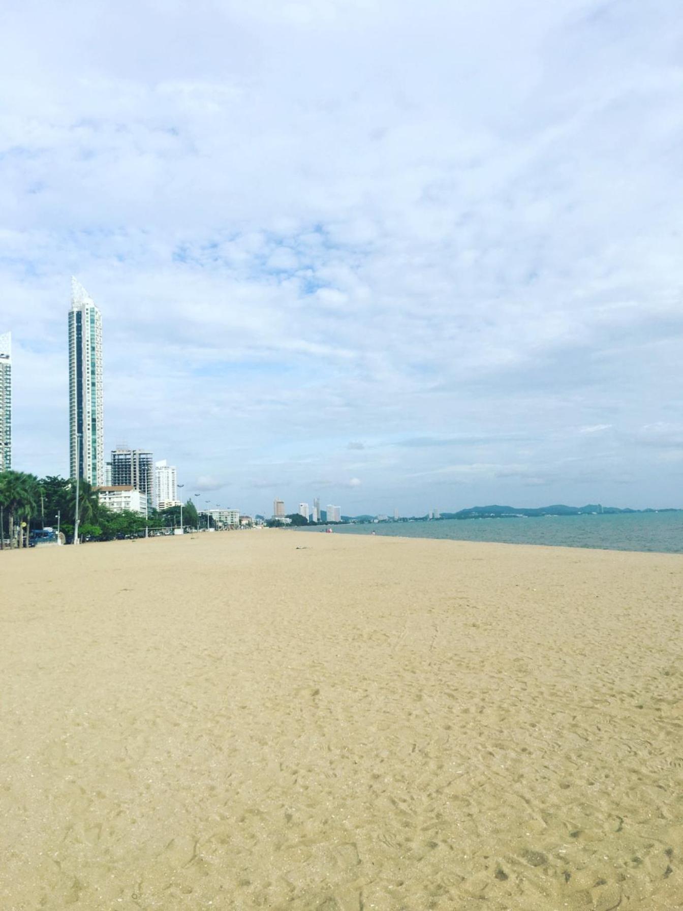 2 ห้องนอน 2 ห้องน้ำ Seaview ชั้น18