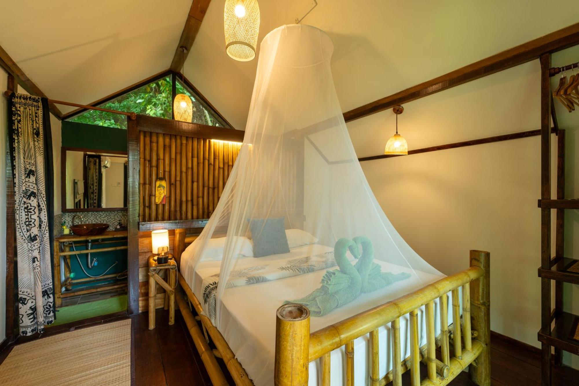 Bamboo Bay Eco Chalet *