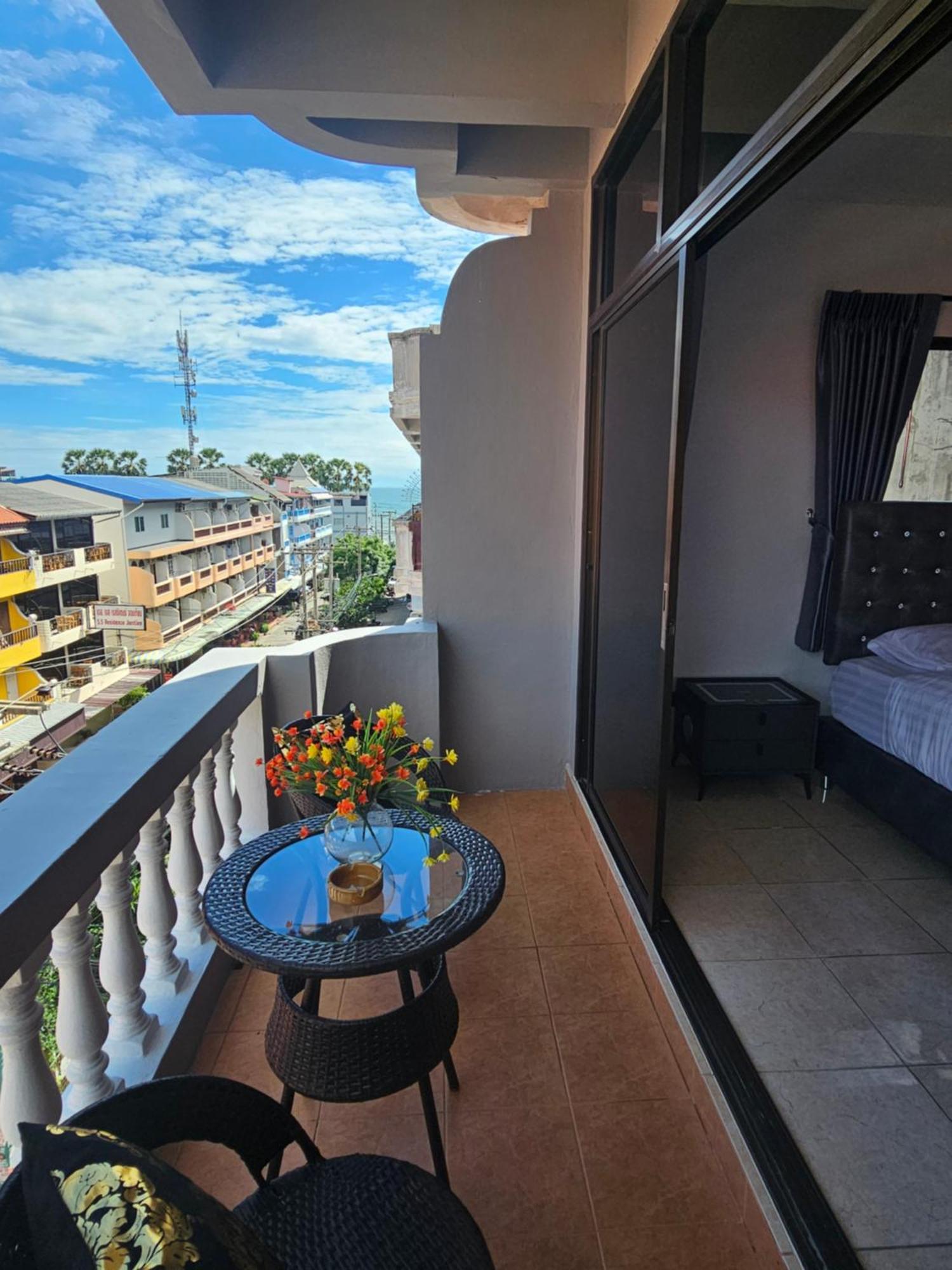 Hotel Candy Seaview 3*