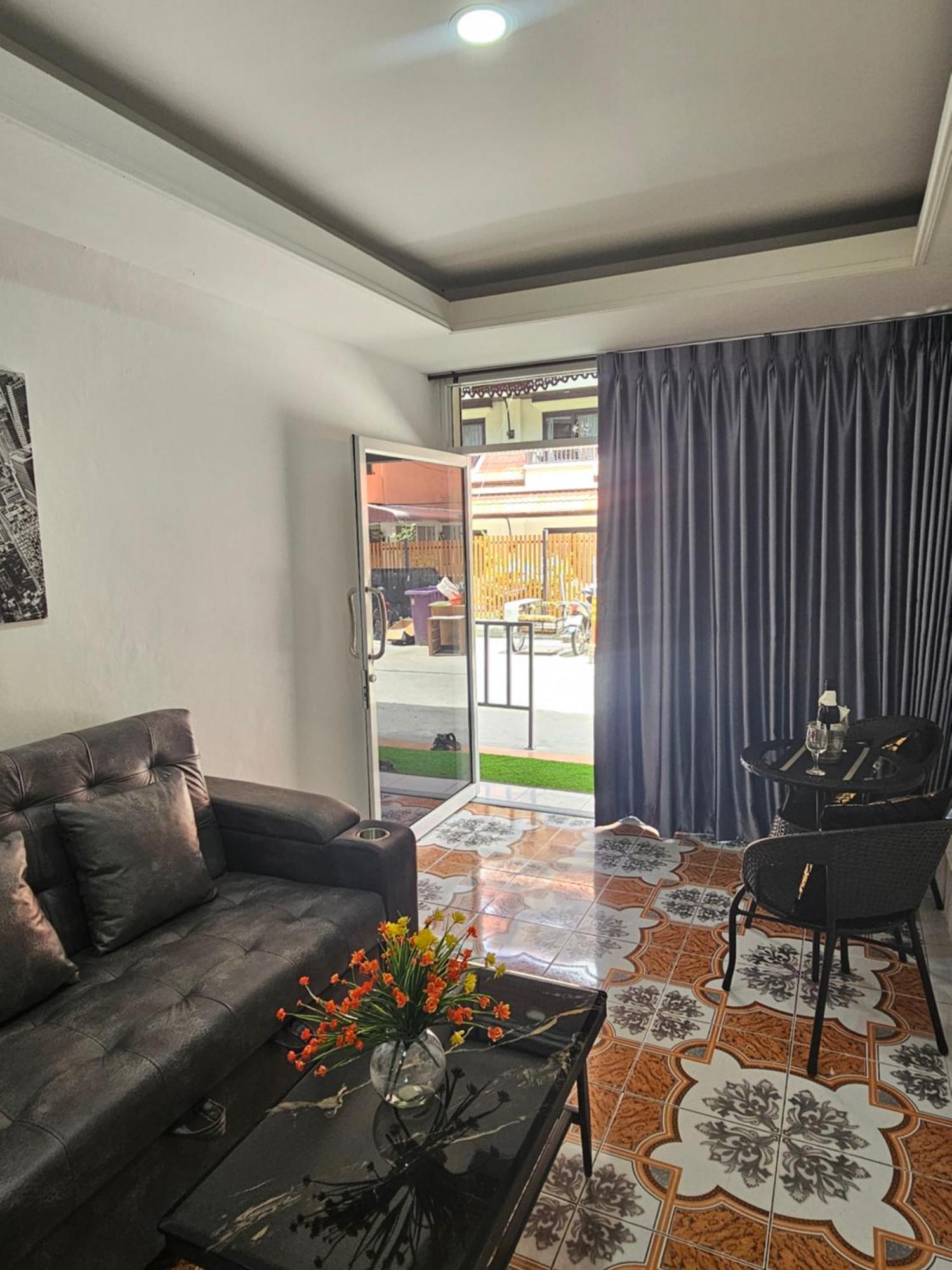 Hotel Candy Seaview Jomtien Beach