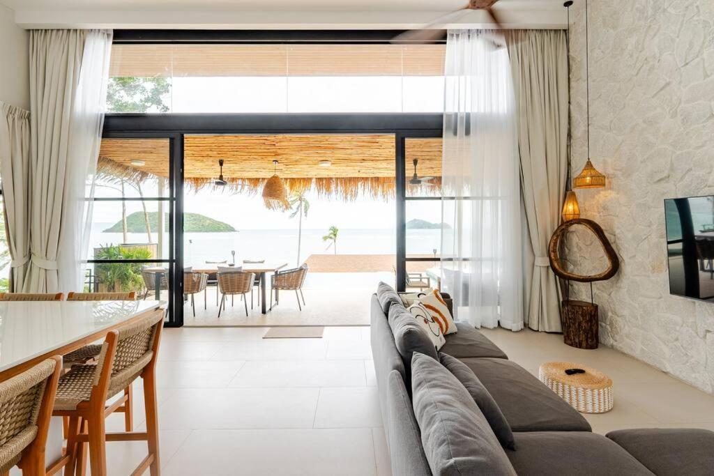 Villa Sitaya Beachfront Villas, *