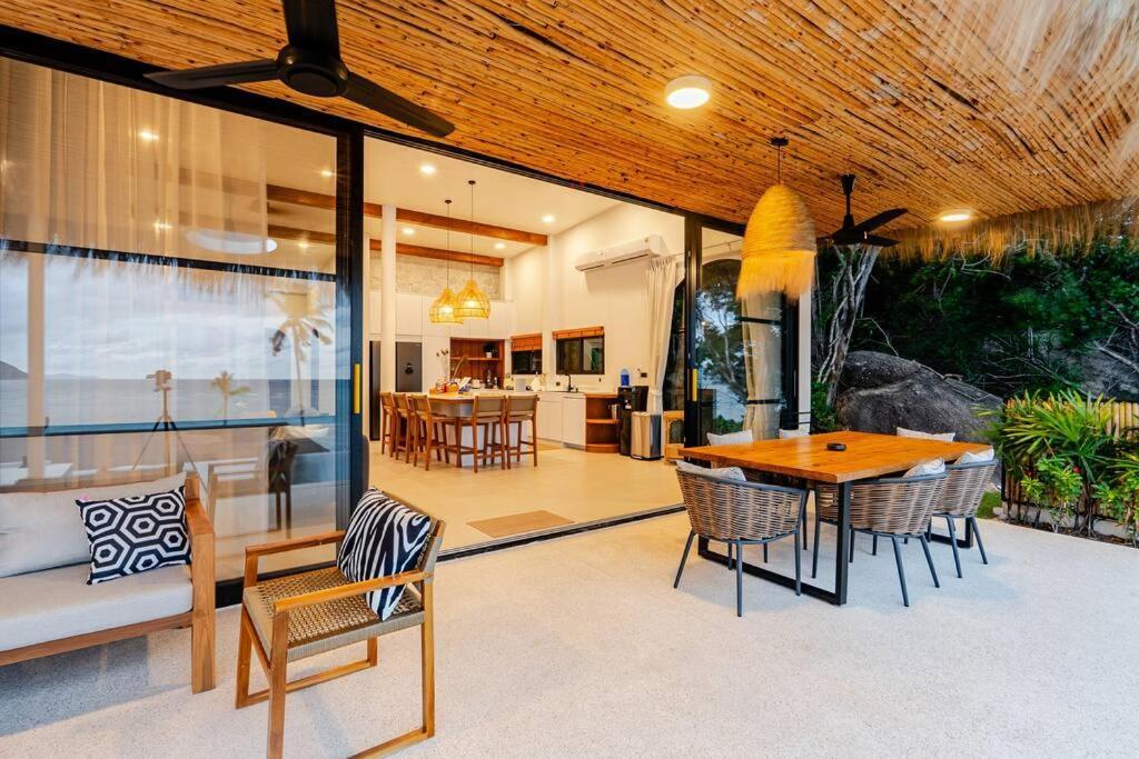 Villa Sitaya Beachfront Villas, *