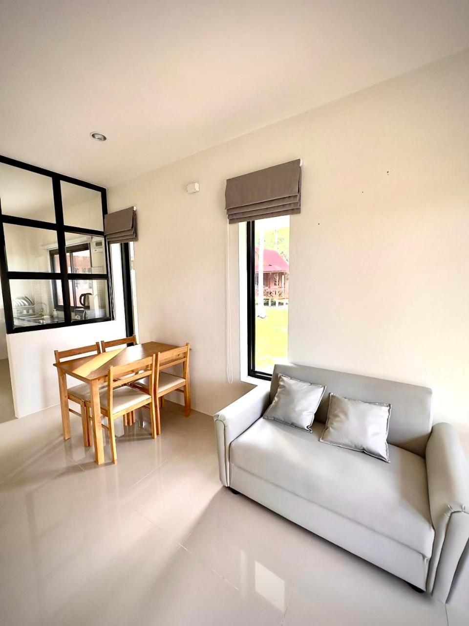 White Pearl 2br Beachfront House Malibu Seaview Holiday home *