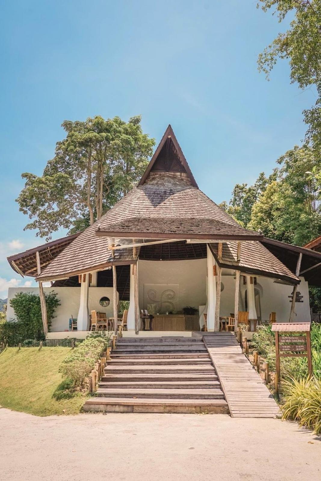 Aana & Resort
