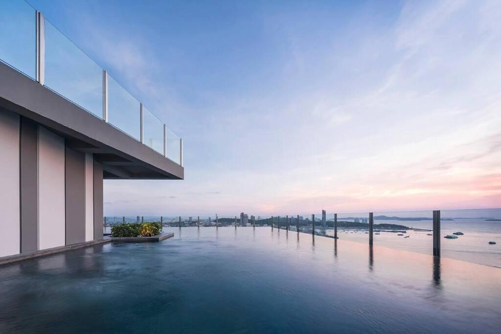 2 Bed At - Great Infinity Pool Apartment *