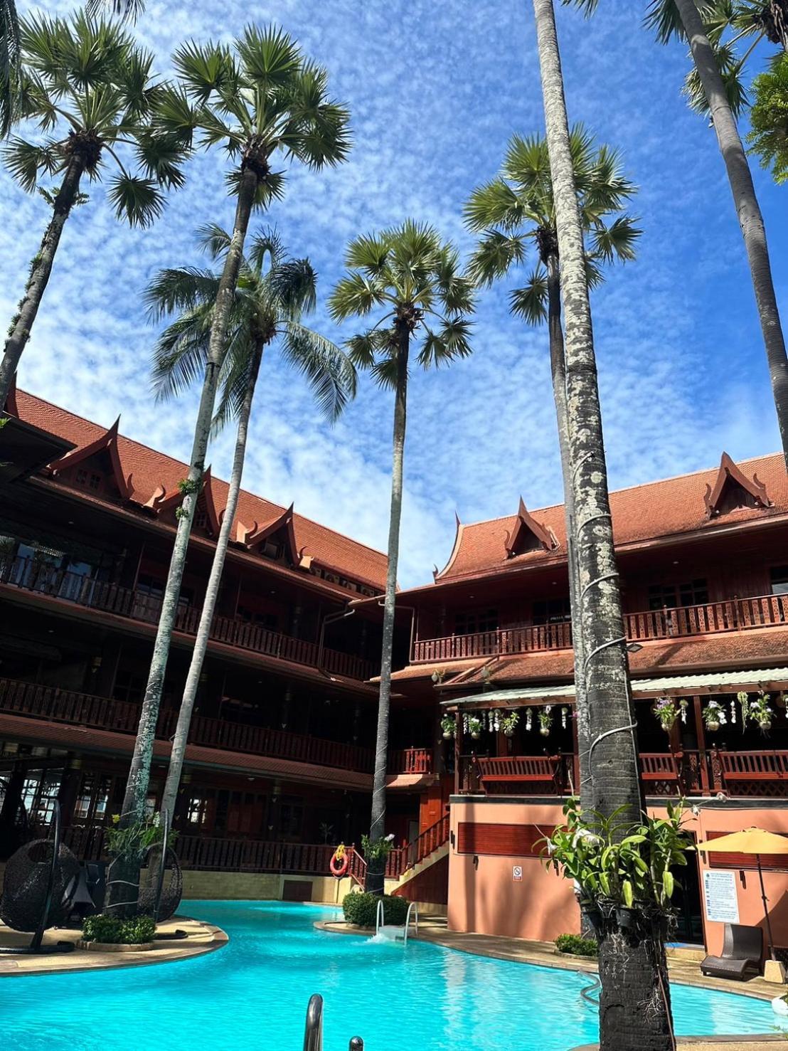 Royal Phawadee Village - 2 Minutes Walk To The Hotel