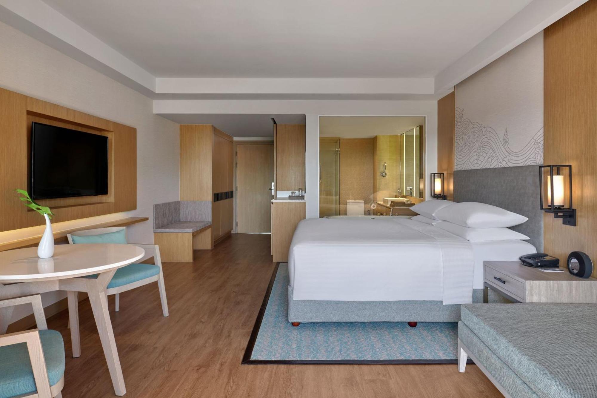 Resort Phuket Marriott & Spa, Merlin Patong