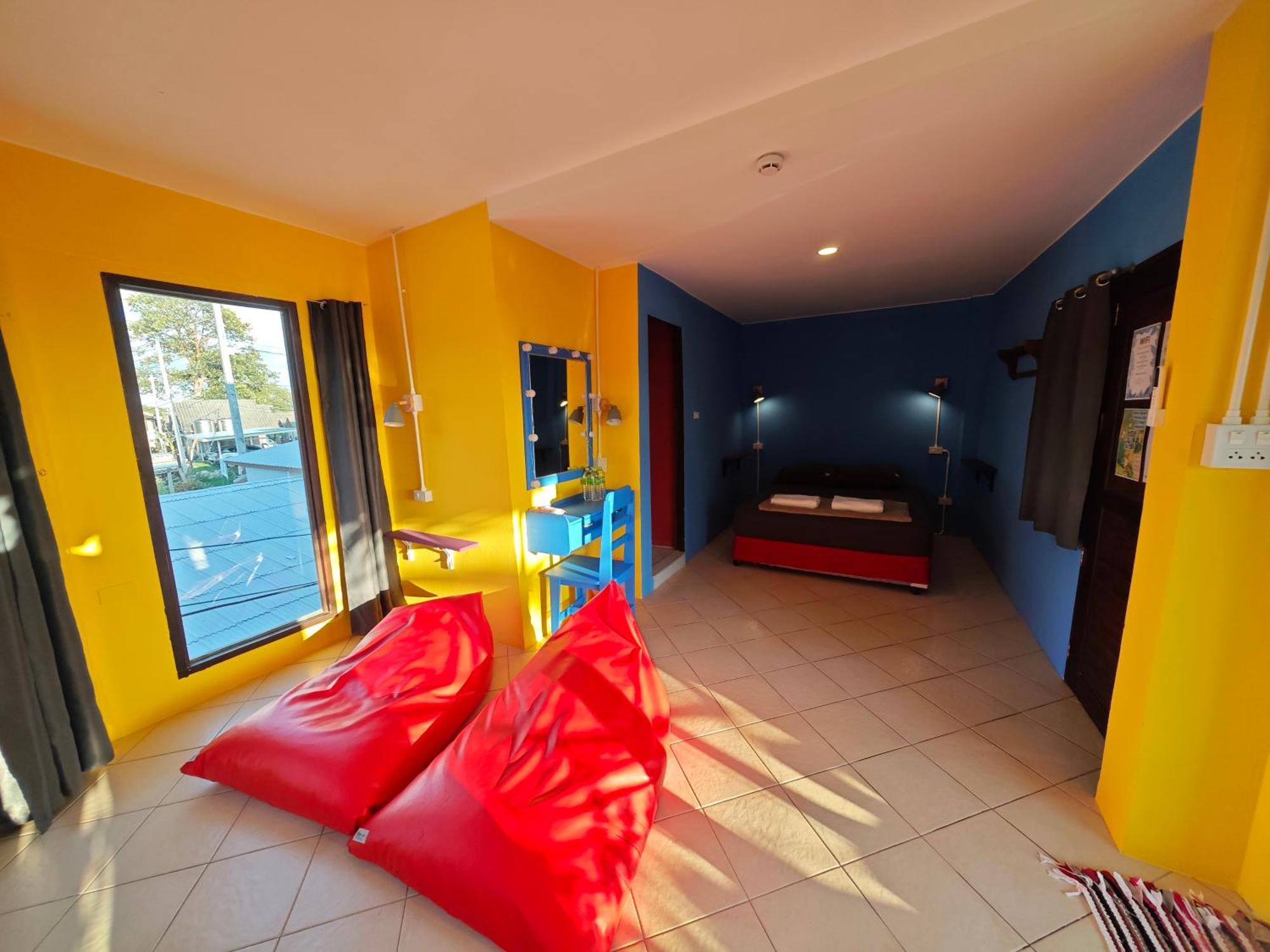 The Funky Monkey - 18 To 40 Years Old Only Hostel