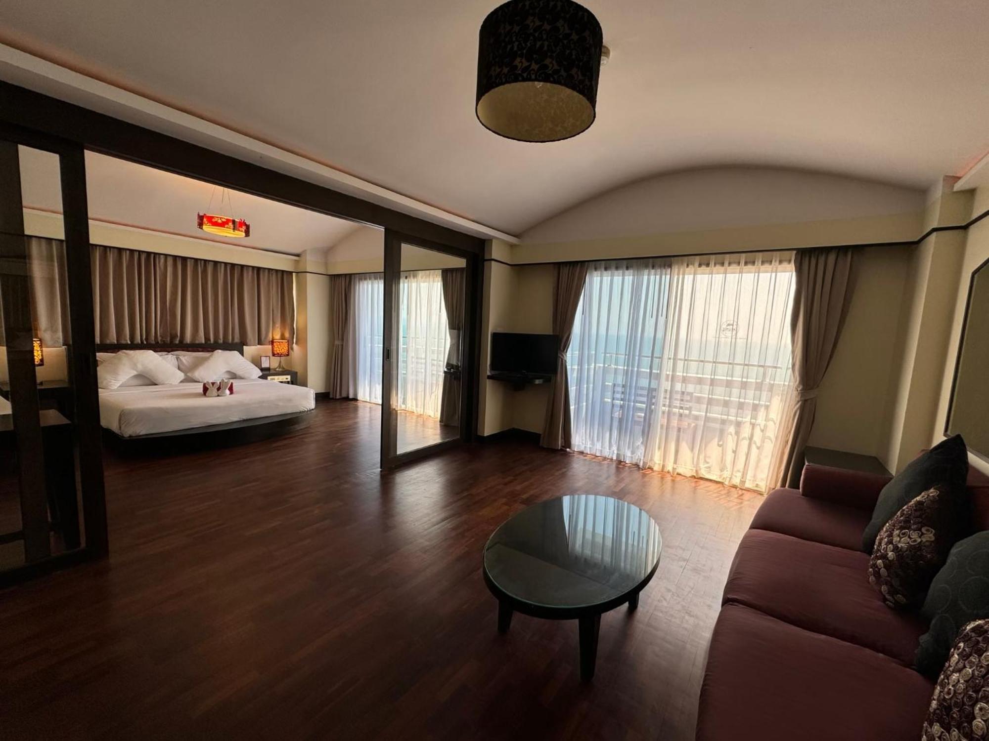 Grand Palace - Sha Extra Hotel