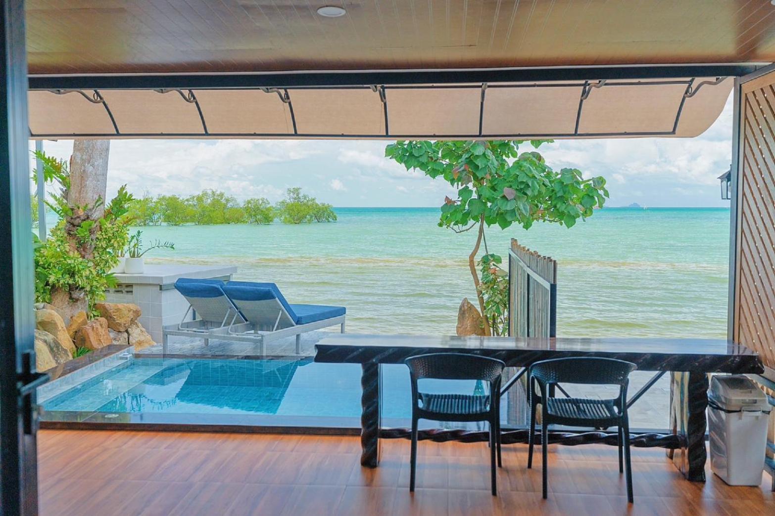 Beachhouse Pool