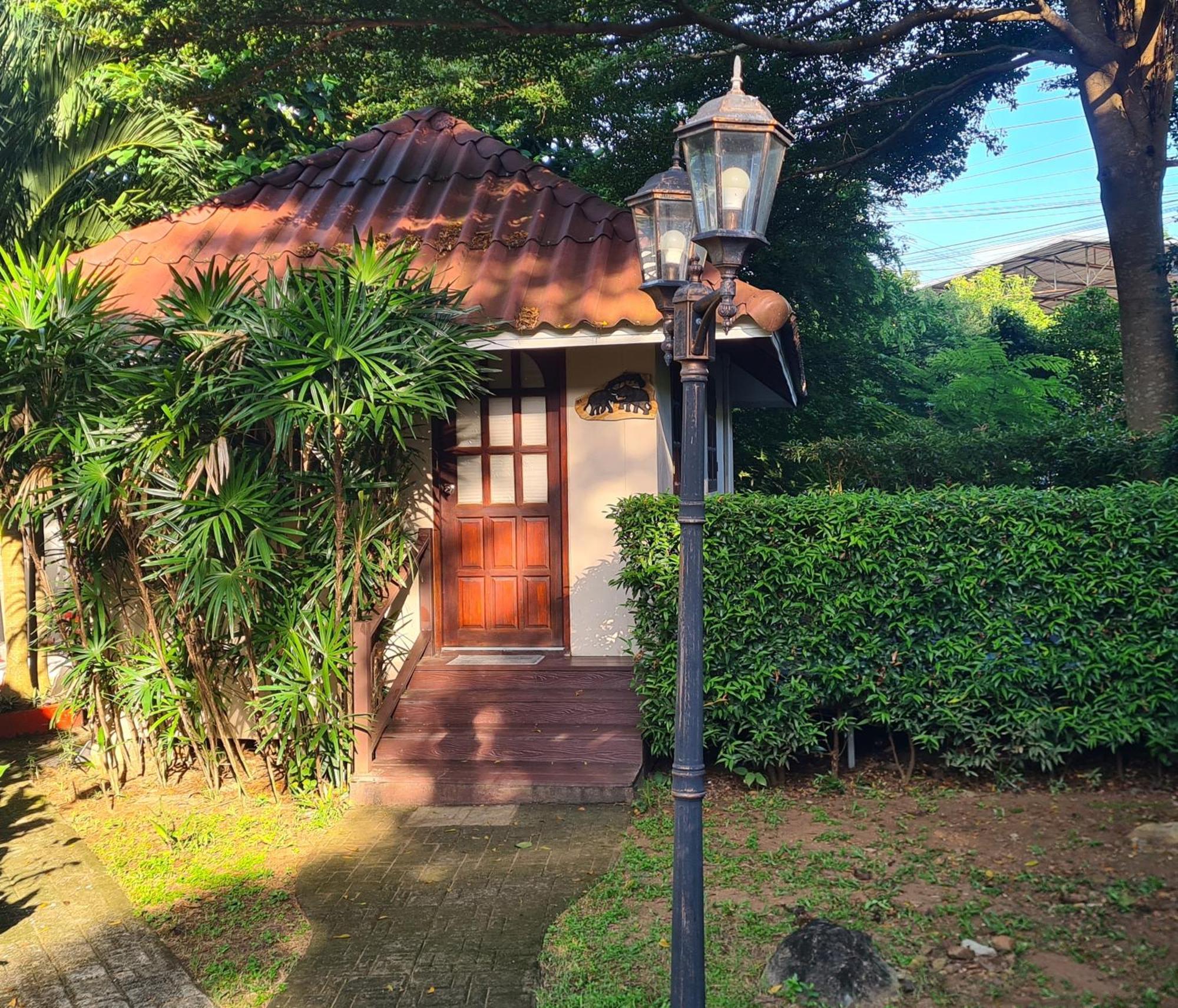 Red Moon Hideaway 4*