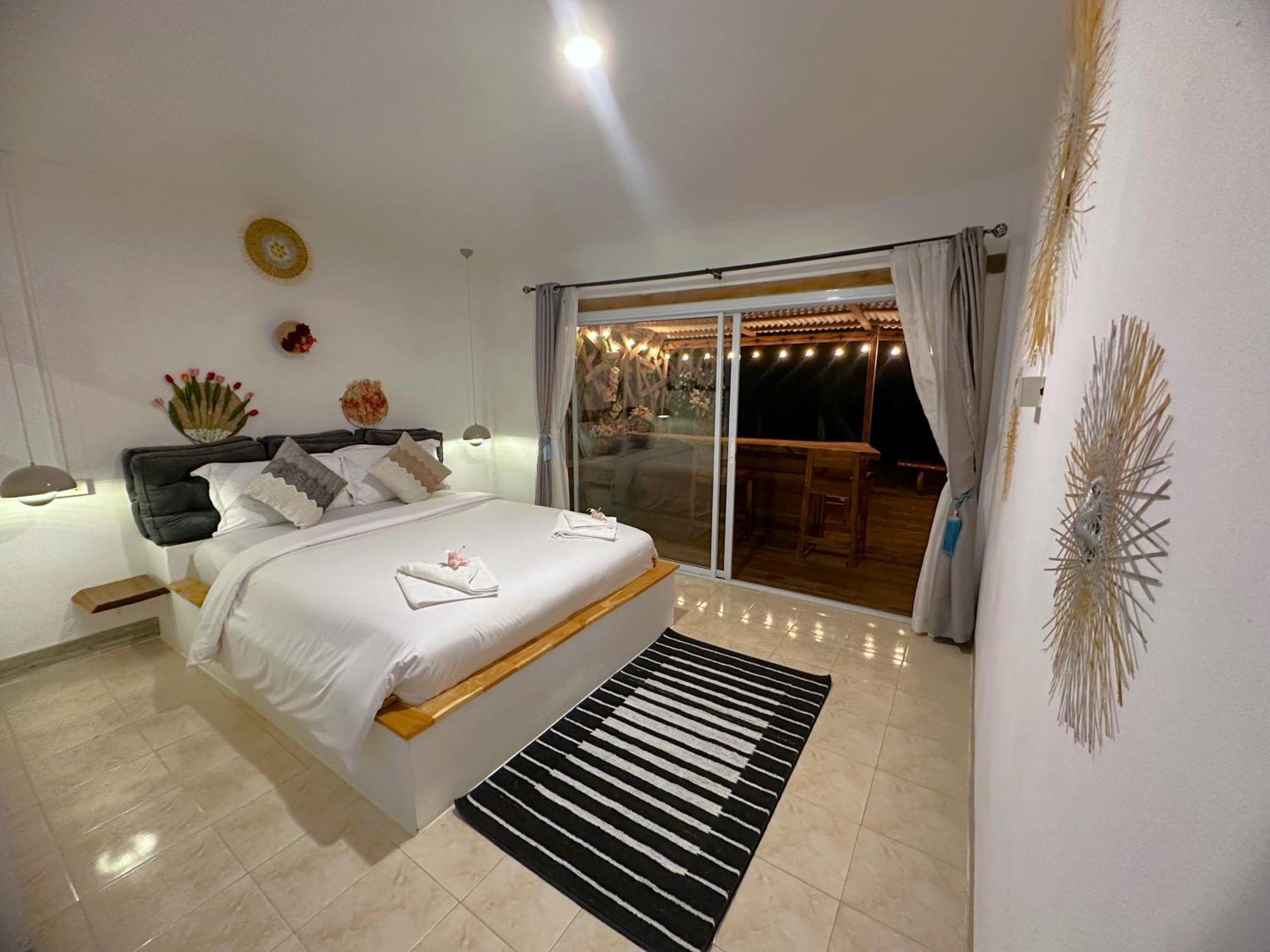-20 Percent Off! Private Front House Sunset Villa