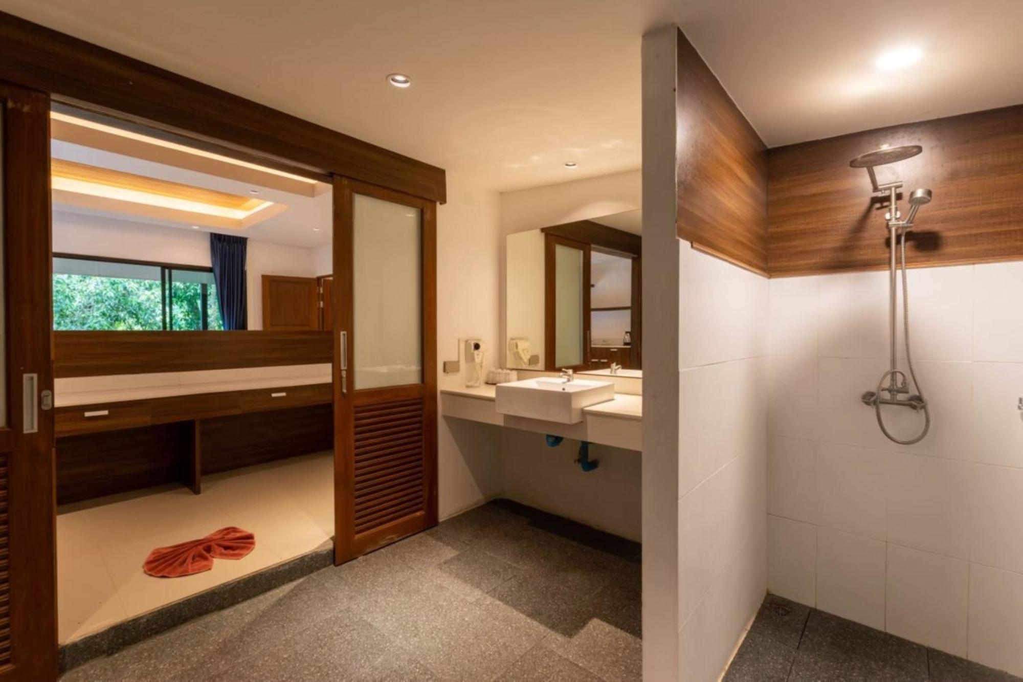 Rock And Tree House Resort 3*