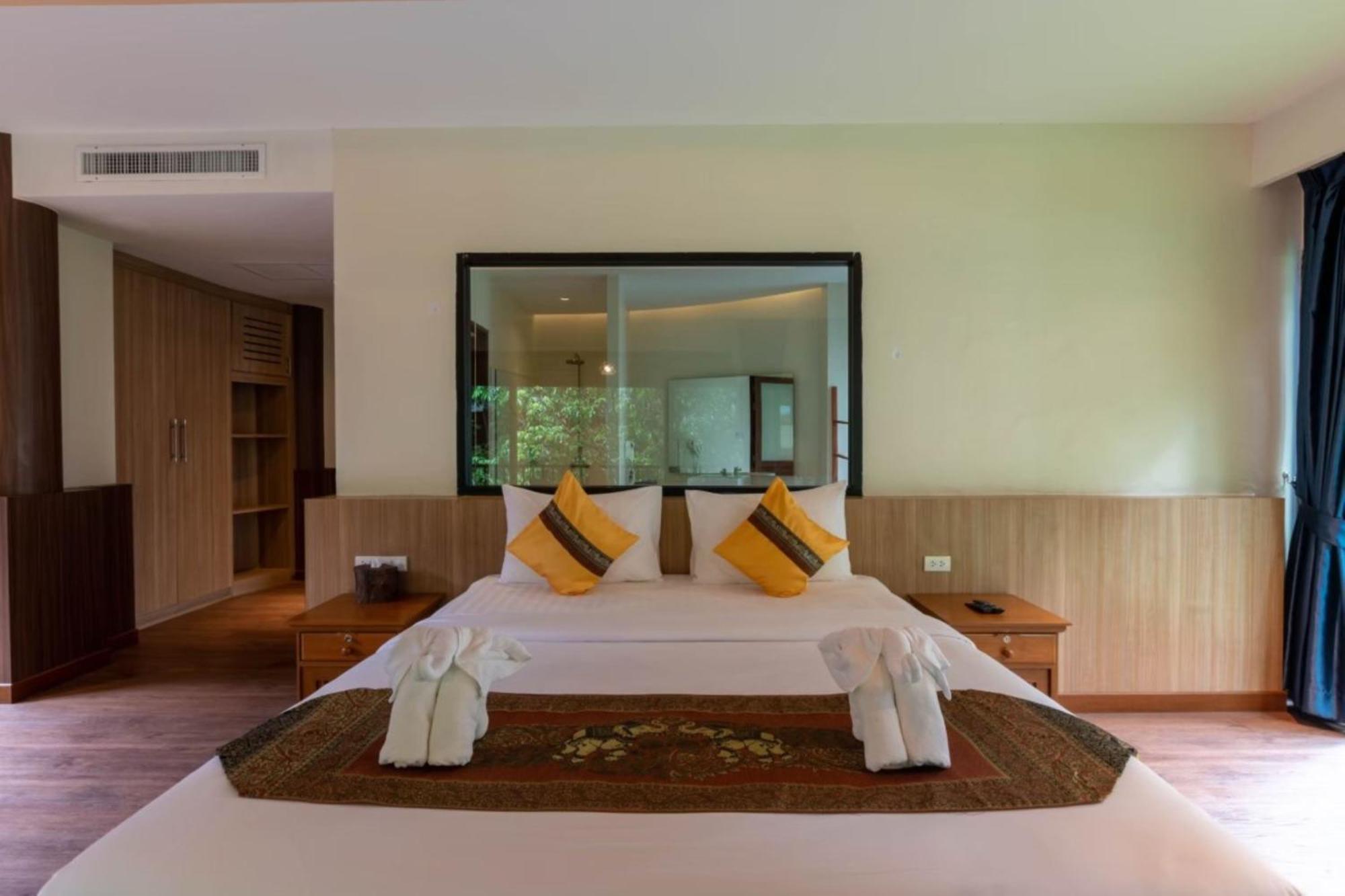 Resort Rock And Tree House 3*