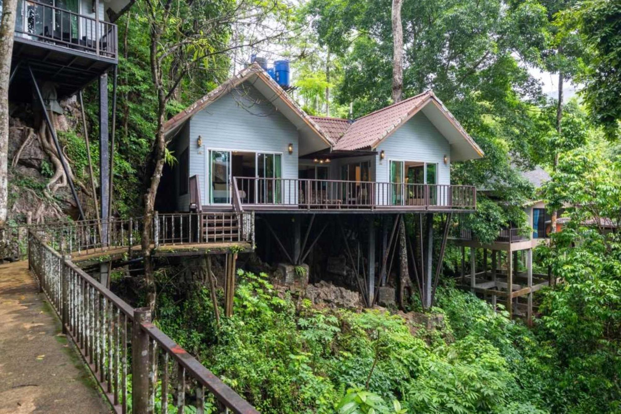 Rock And Tree House Resort 3*