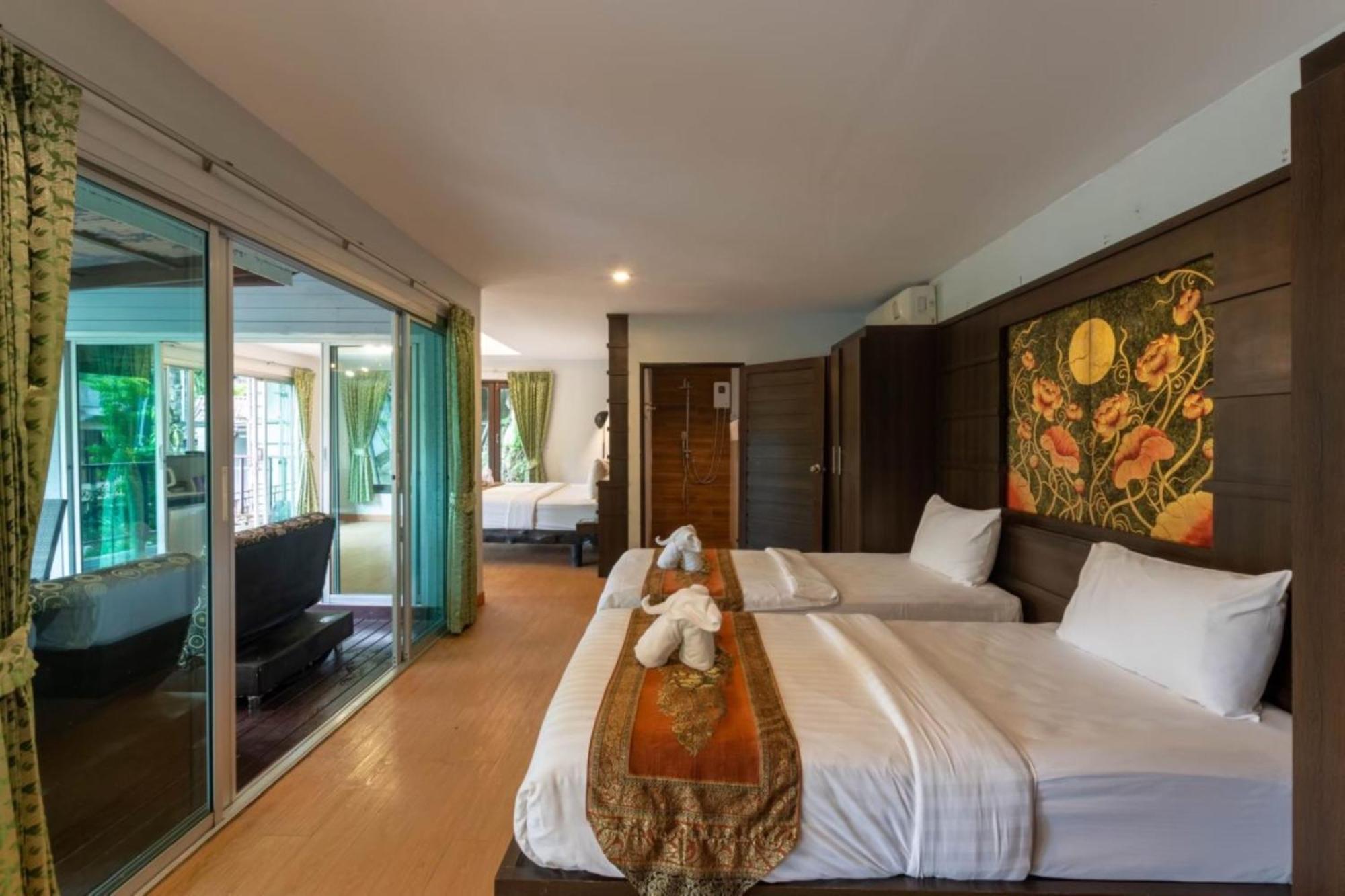 Rock And Tree House 3*