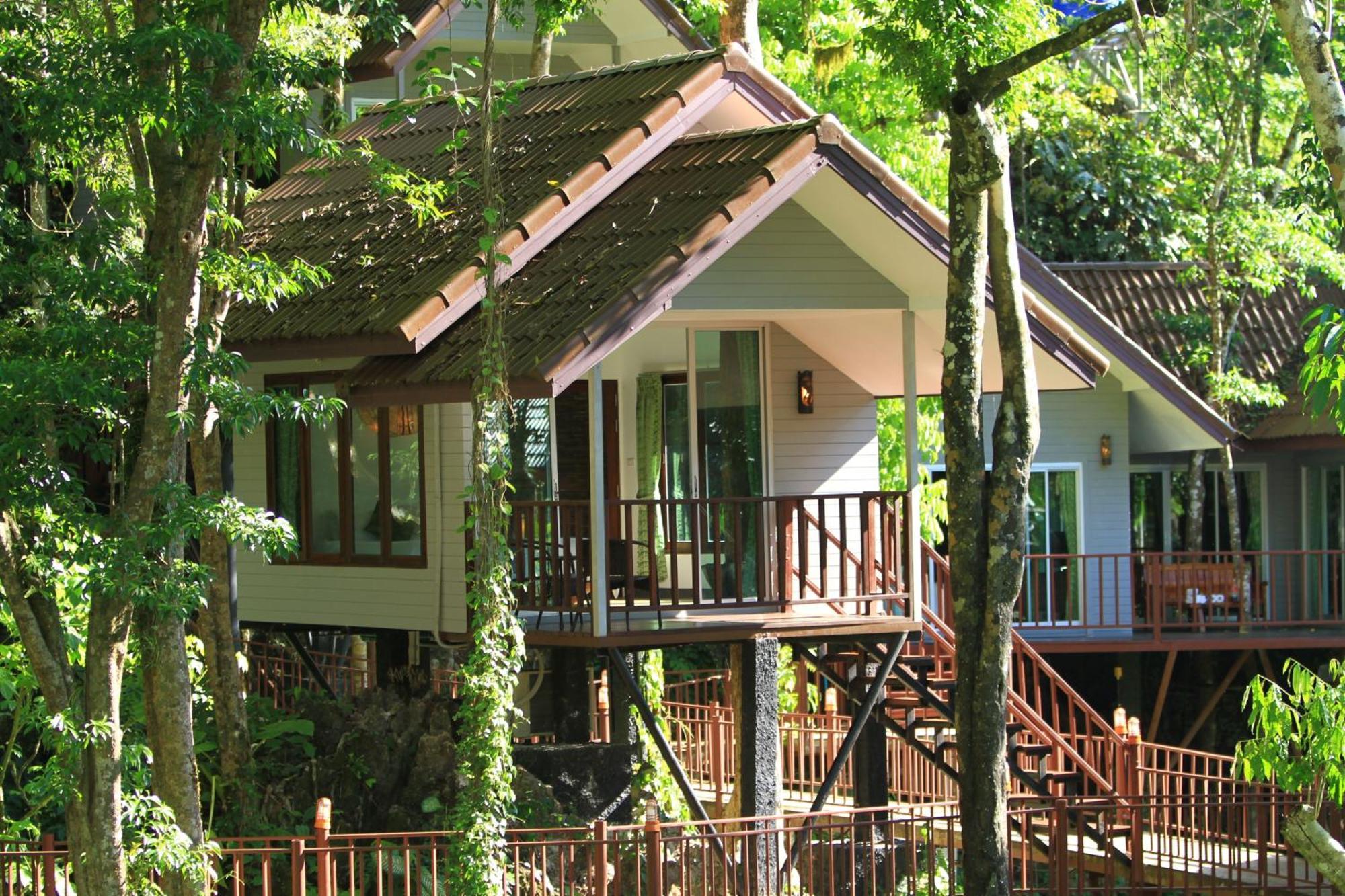 Rock And Tree House 3*