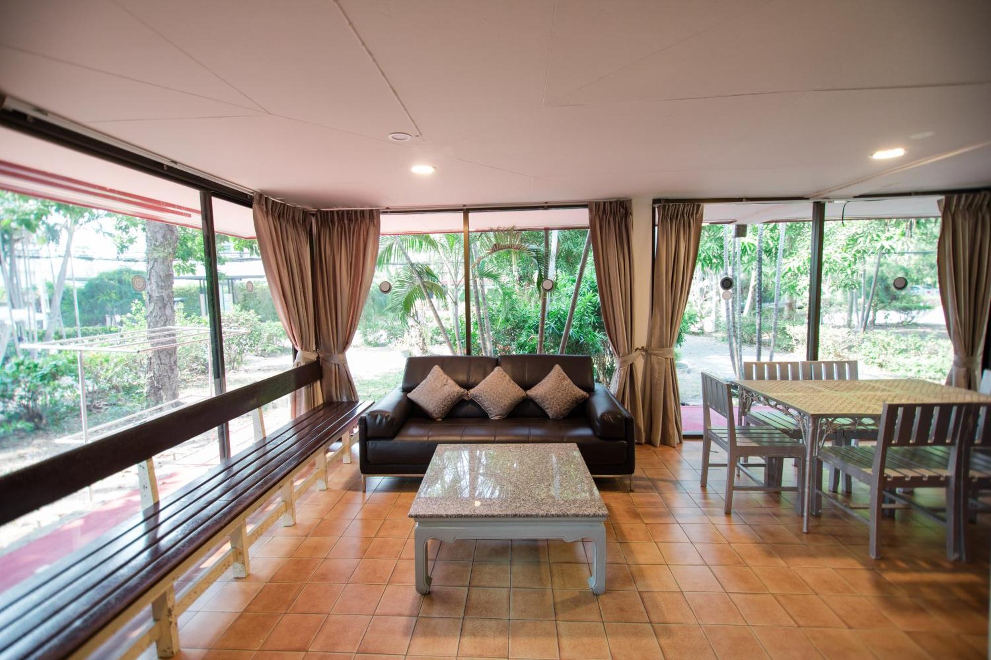 Resort Navin Jomtien Beach