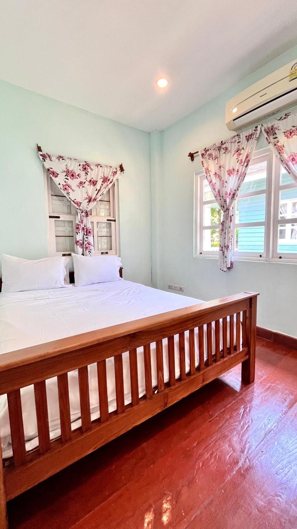 Flora Resort 3*