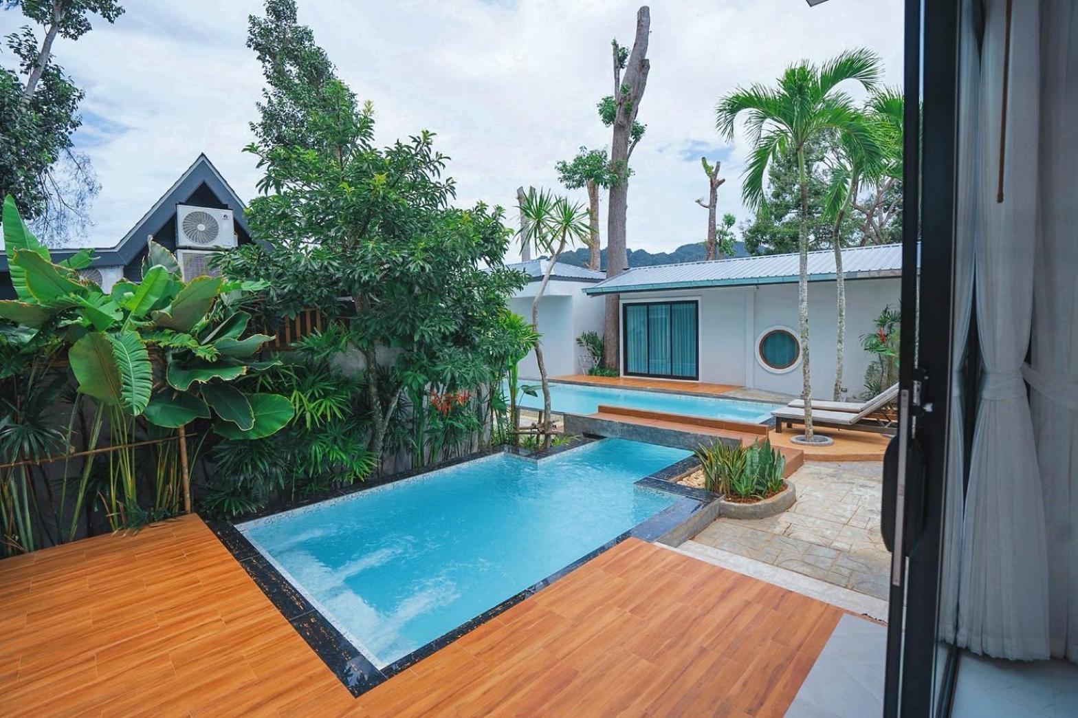 Beachhouse Pool *