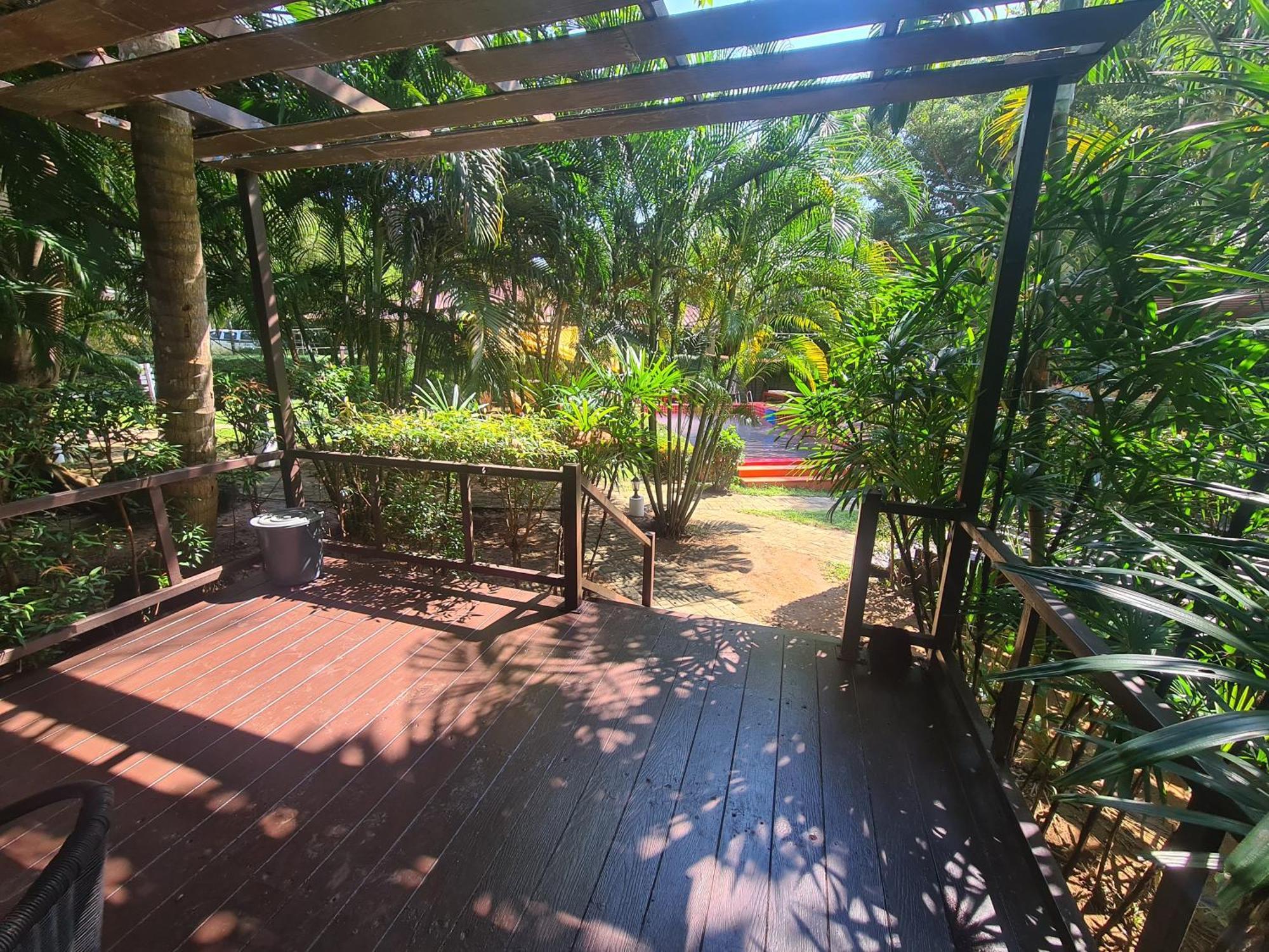 Red Moon Hideaway Resort 4*