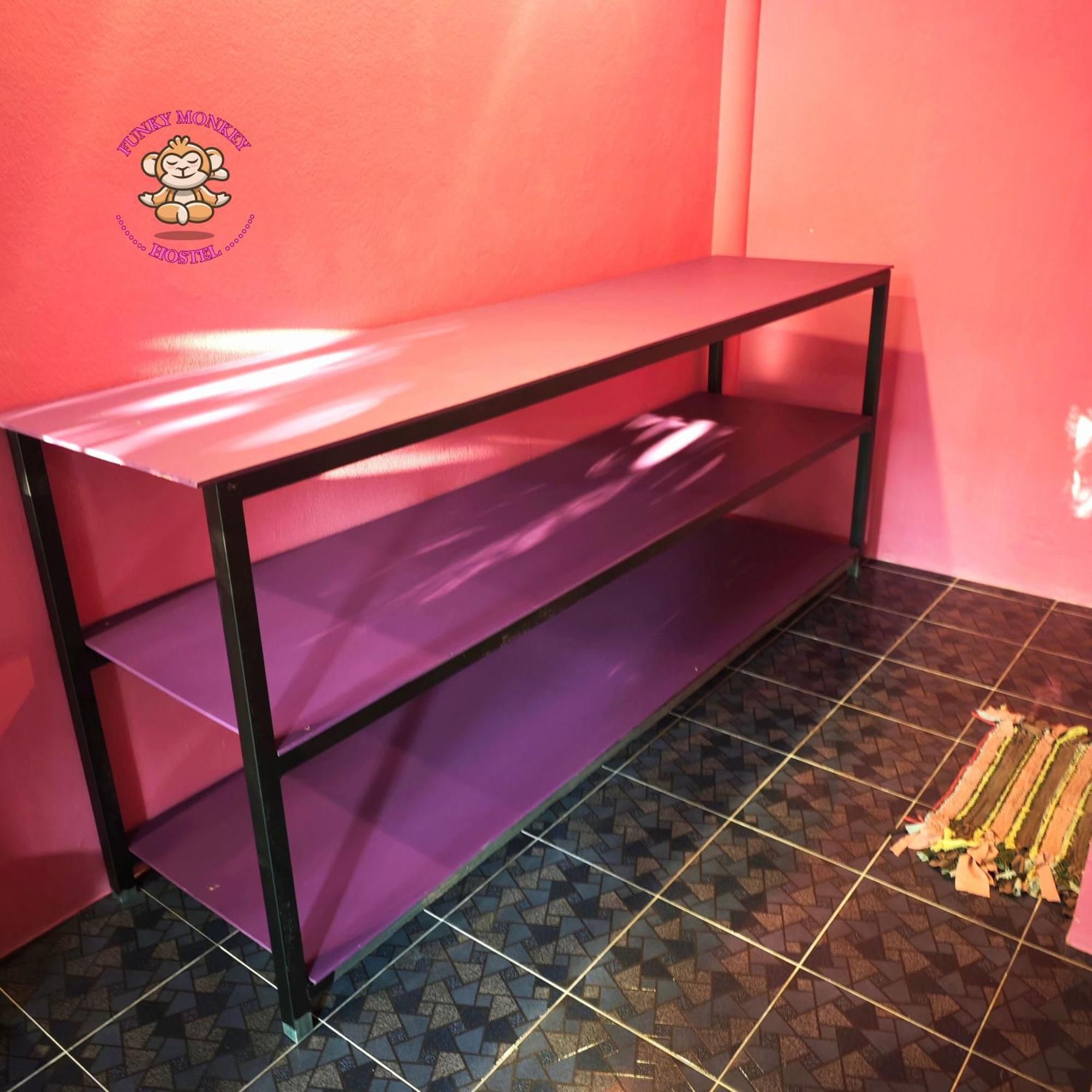 The Funky Monkey - 18 To 40 Years Old Only Hostel