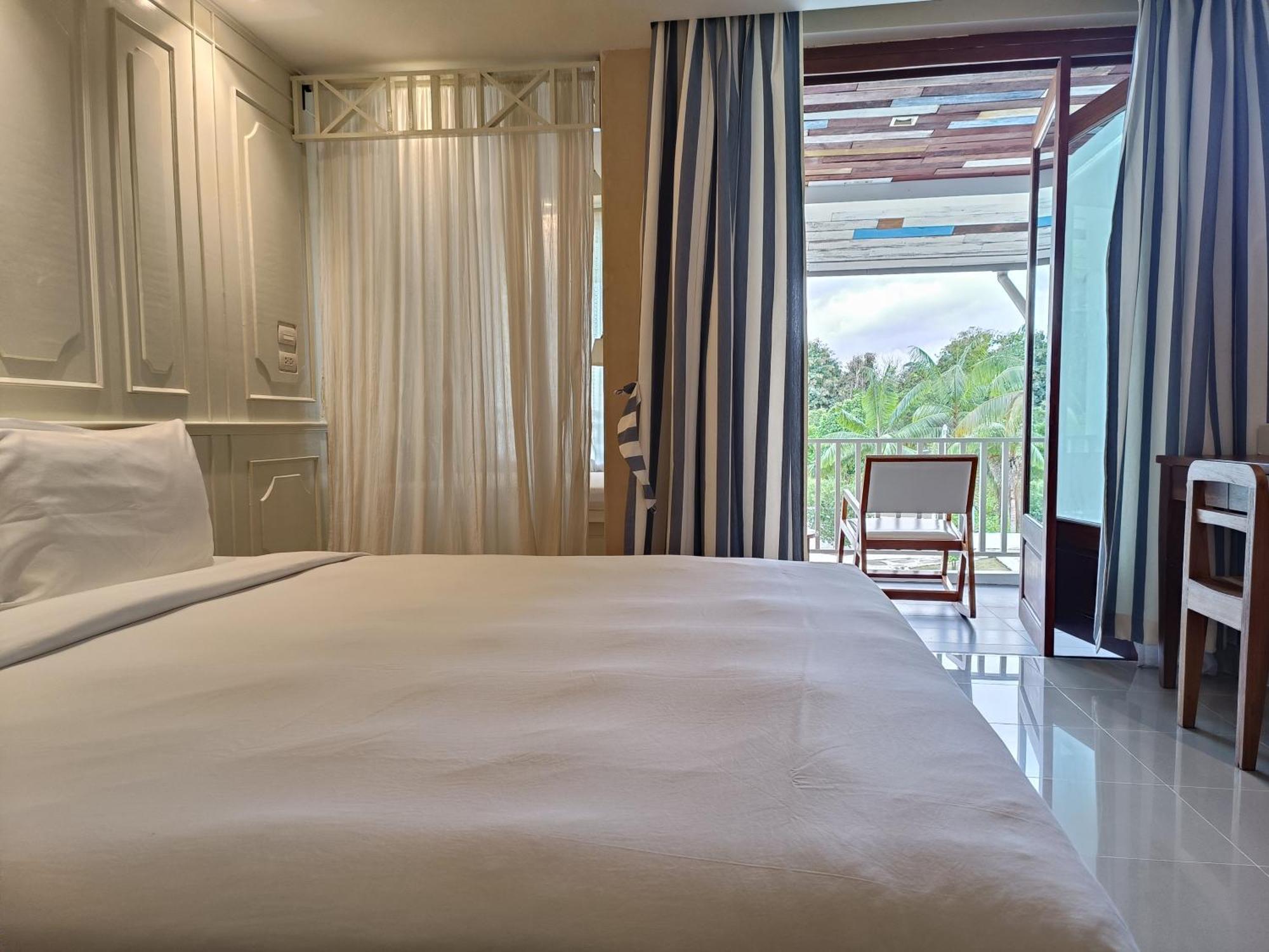 Resort The Oia 5*