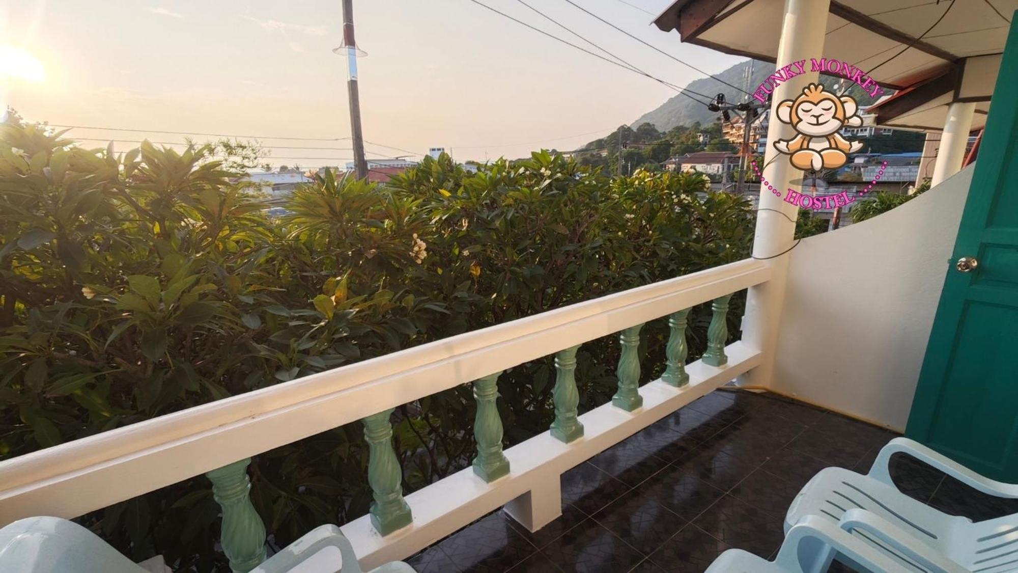 The Funky Monkey - 18 To 40 Years Old Only Hostel Haad Rin