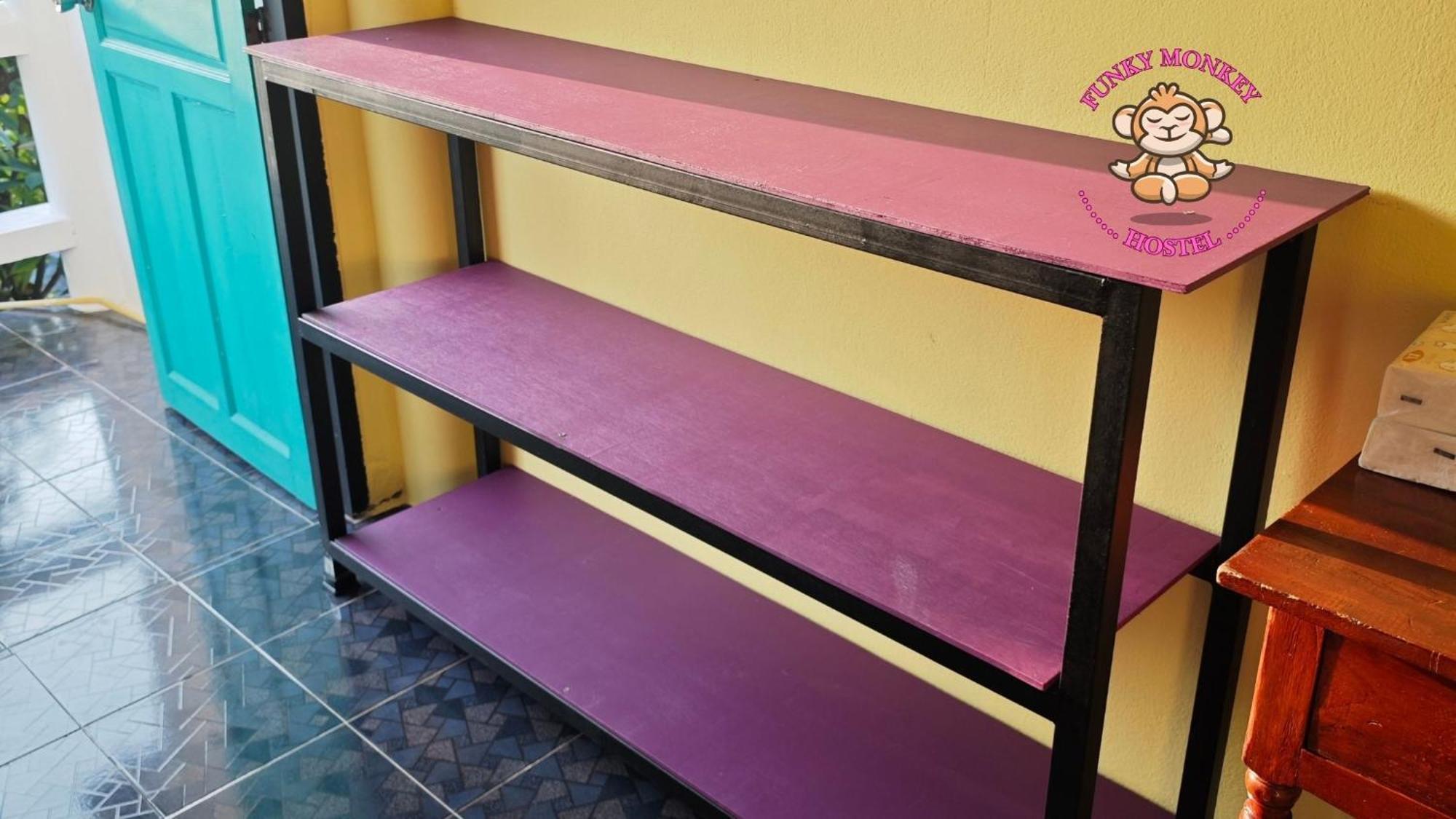 The Funky Monkey - 18 To 40 Years Old Only Hostel