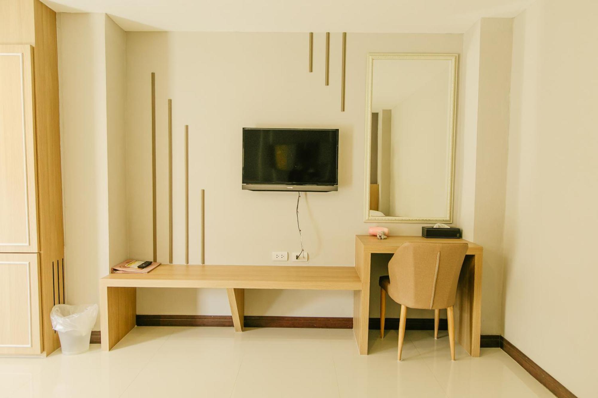 Hotel De Hug & 4*