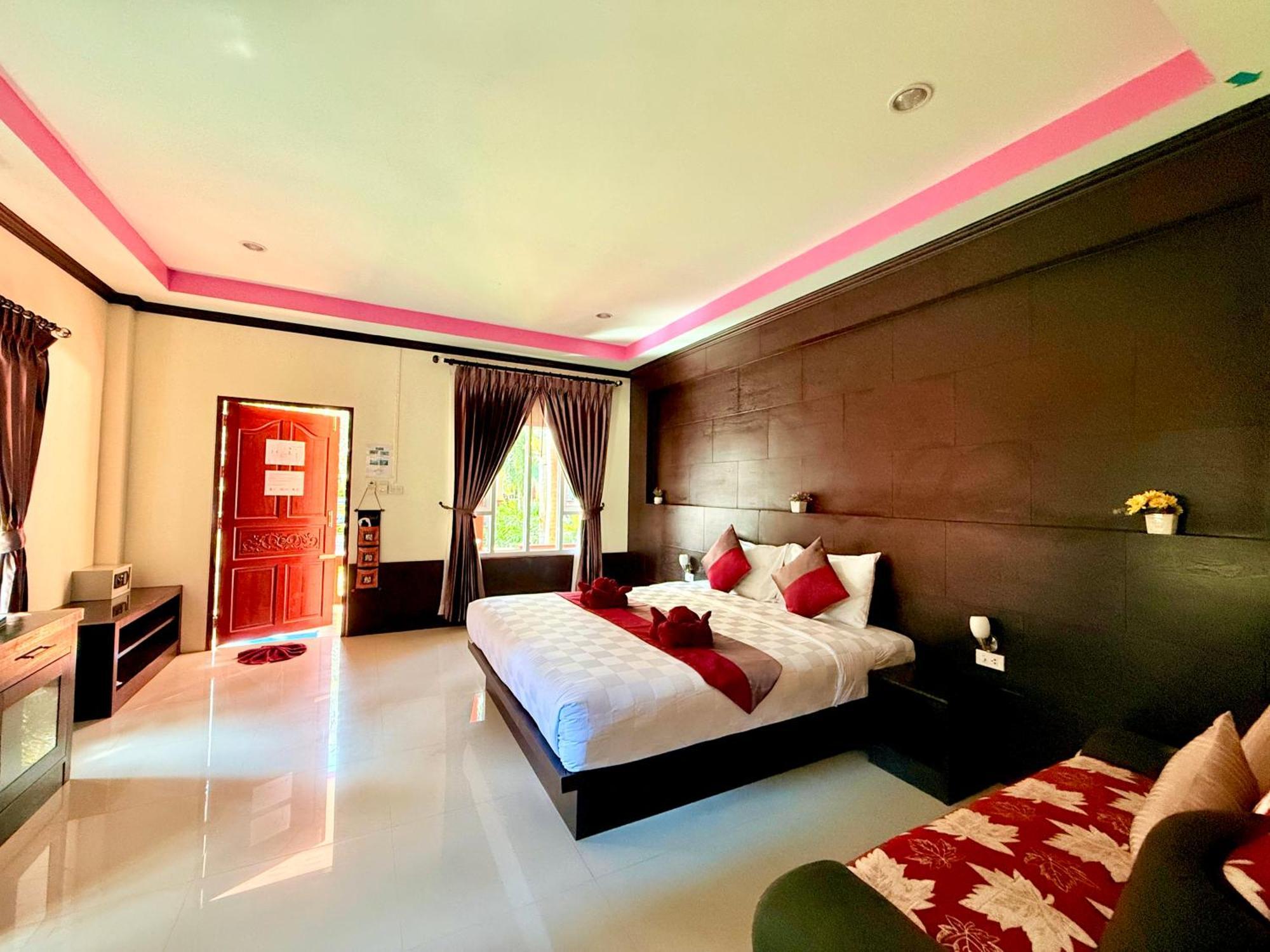 Peaceful , Long - Resort Koh Lanta