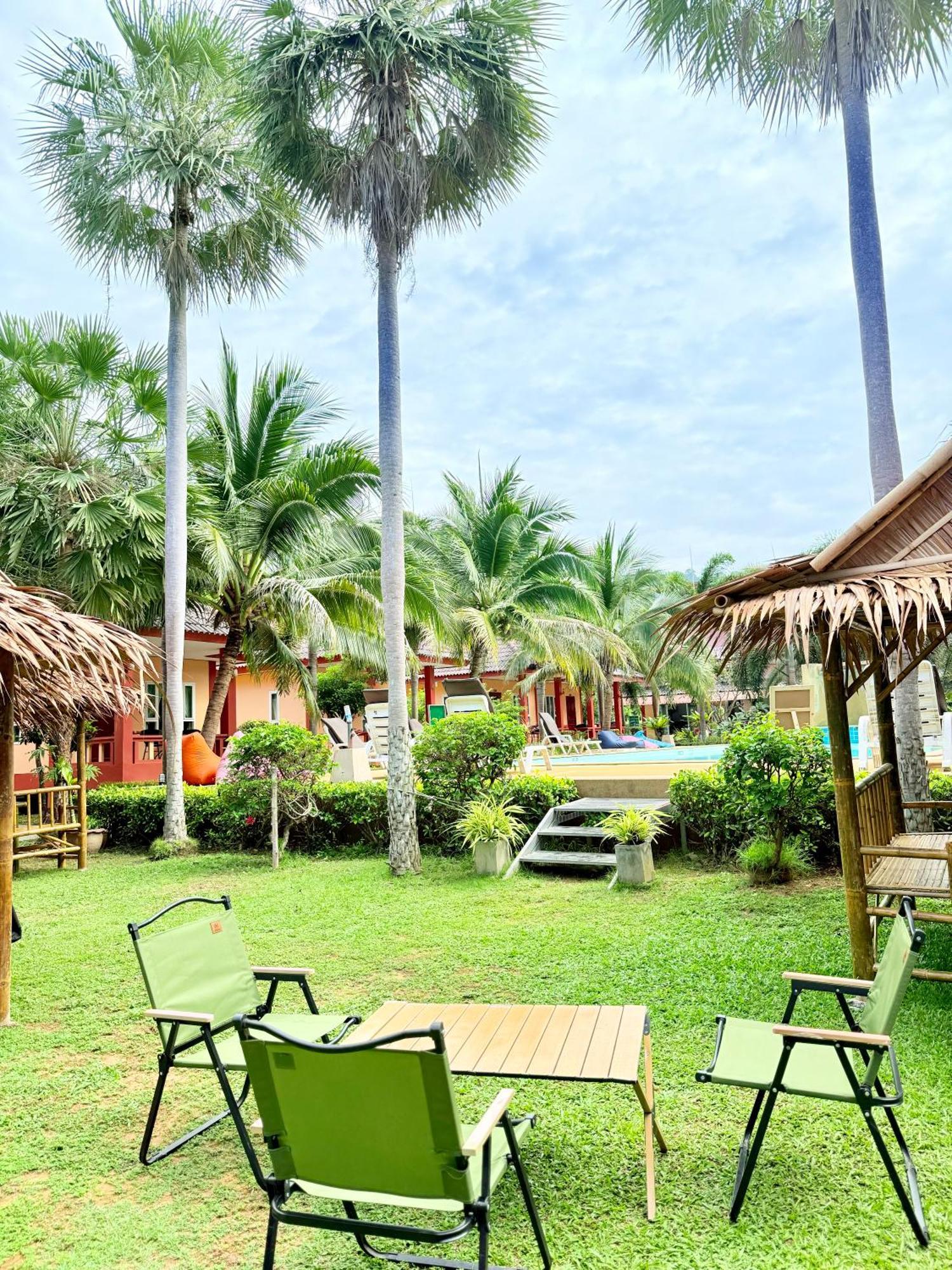 Resort Peaceful , Long - Koh Lanta