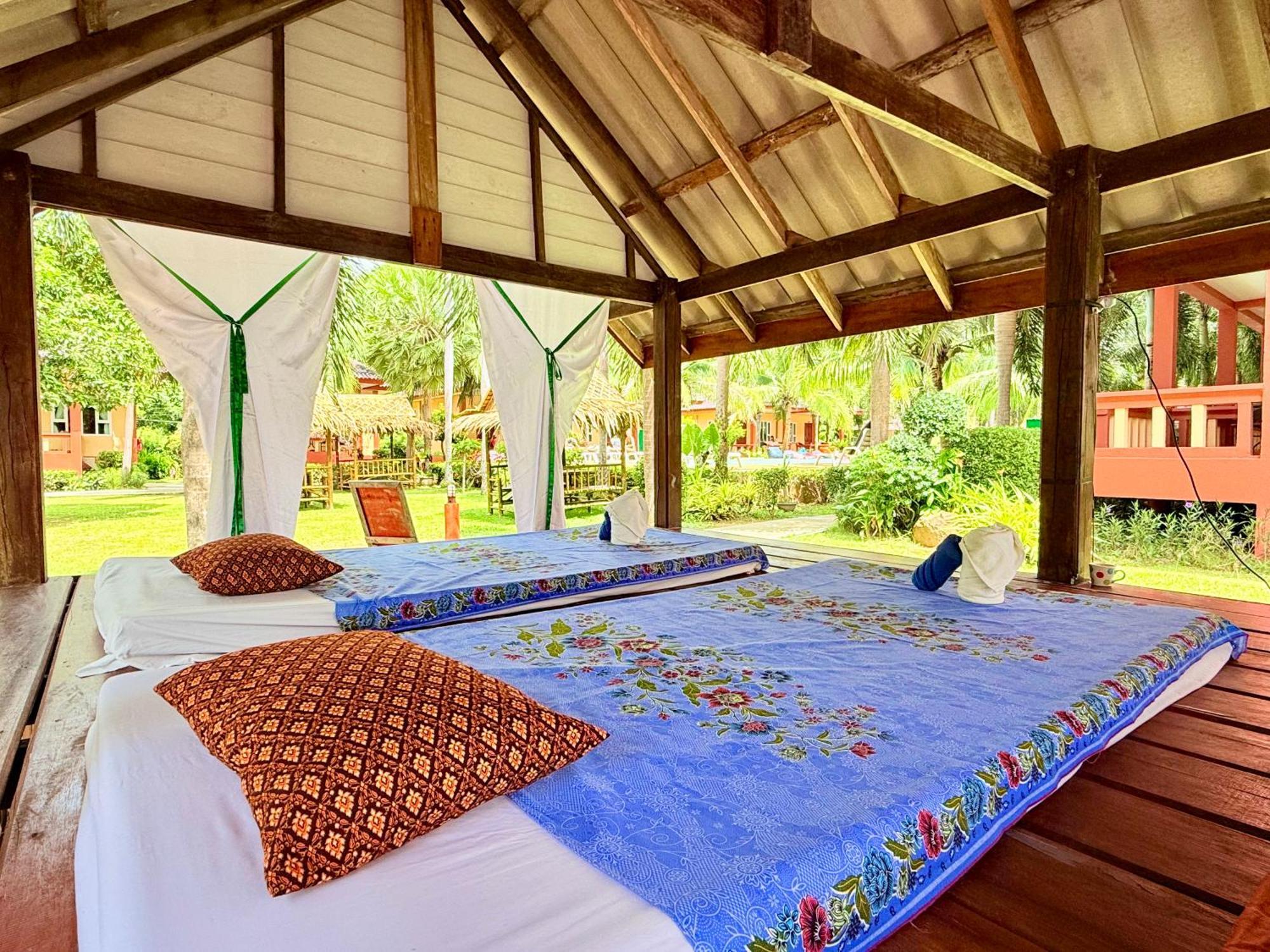 Resort Peaceful , Long -