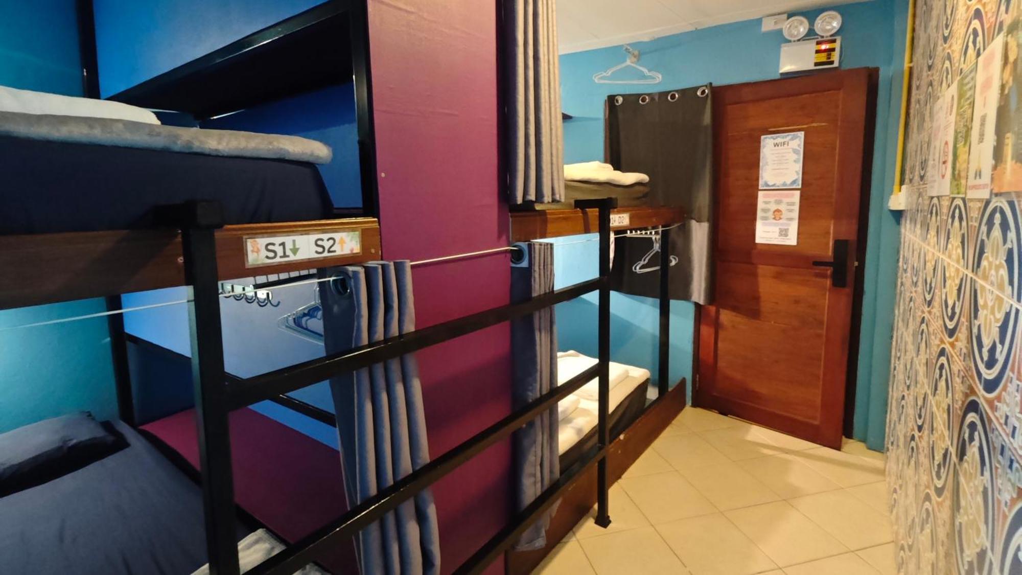 The Funky Monkey - 18 To 40 Years Old Only Hostel