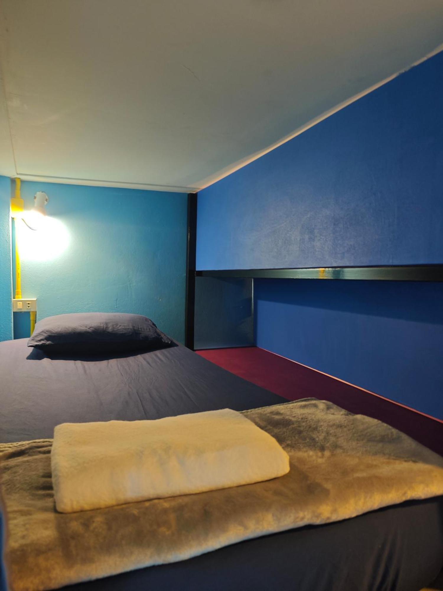 Hostel The Funky Monkey - 18 To 40 Years Old Only