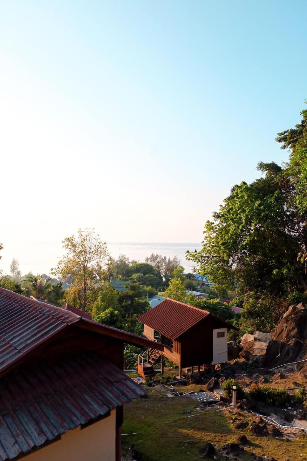 J.b.hut Haad Yao