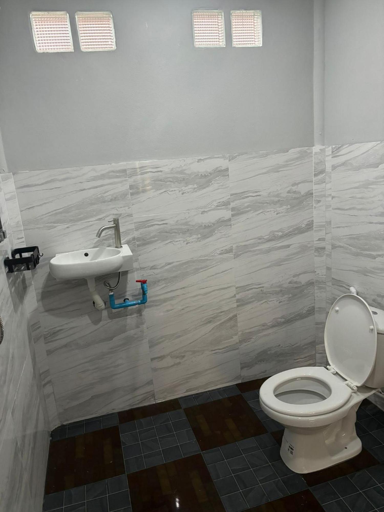 Tonmai Suites