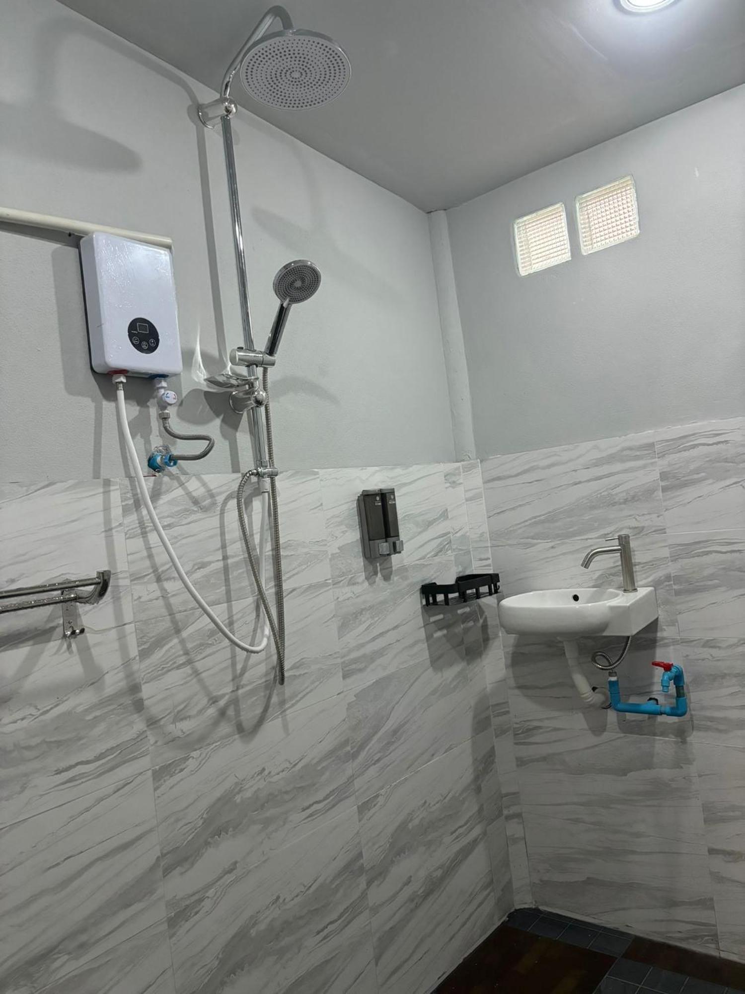 Tonmai Suites Guest house