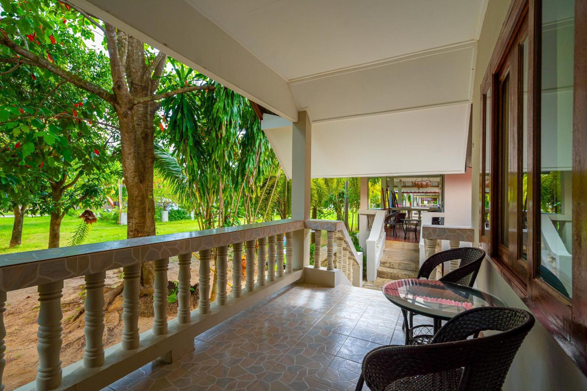 Lanta Beachfront Resort